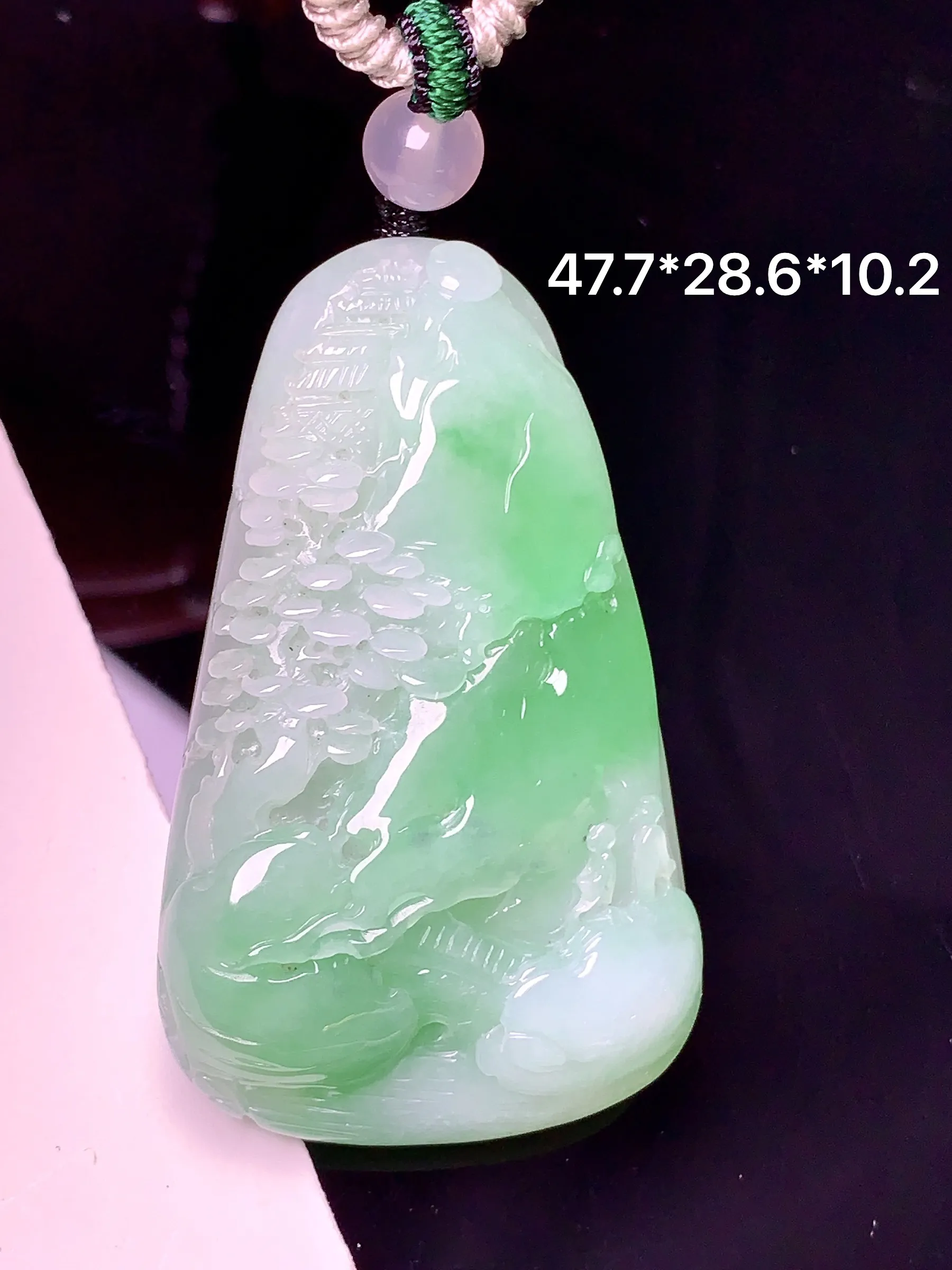 飘绿山水吊坠 玉质细腻 色泽清新艳丽 整体尺寸47.7*28.6*10.2