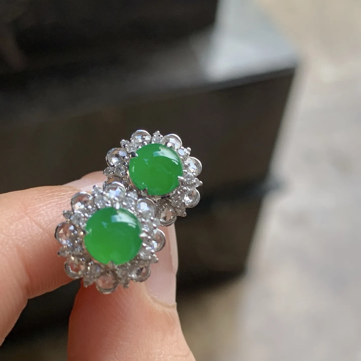 金钻镶嵌冰绿耳钉^_^鲜艳 起光