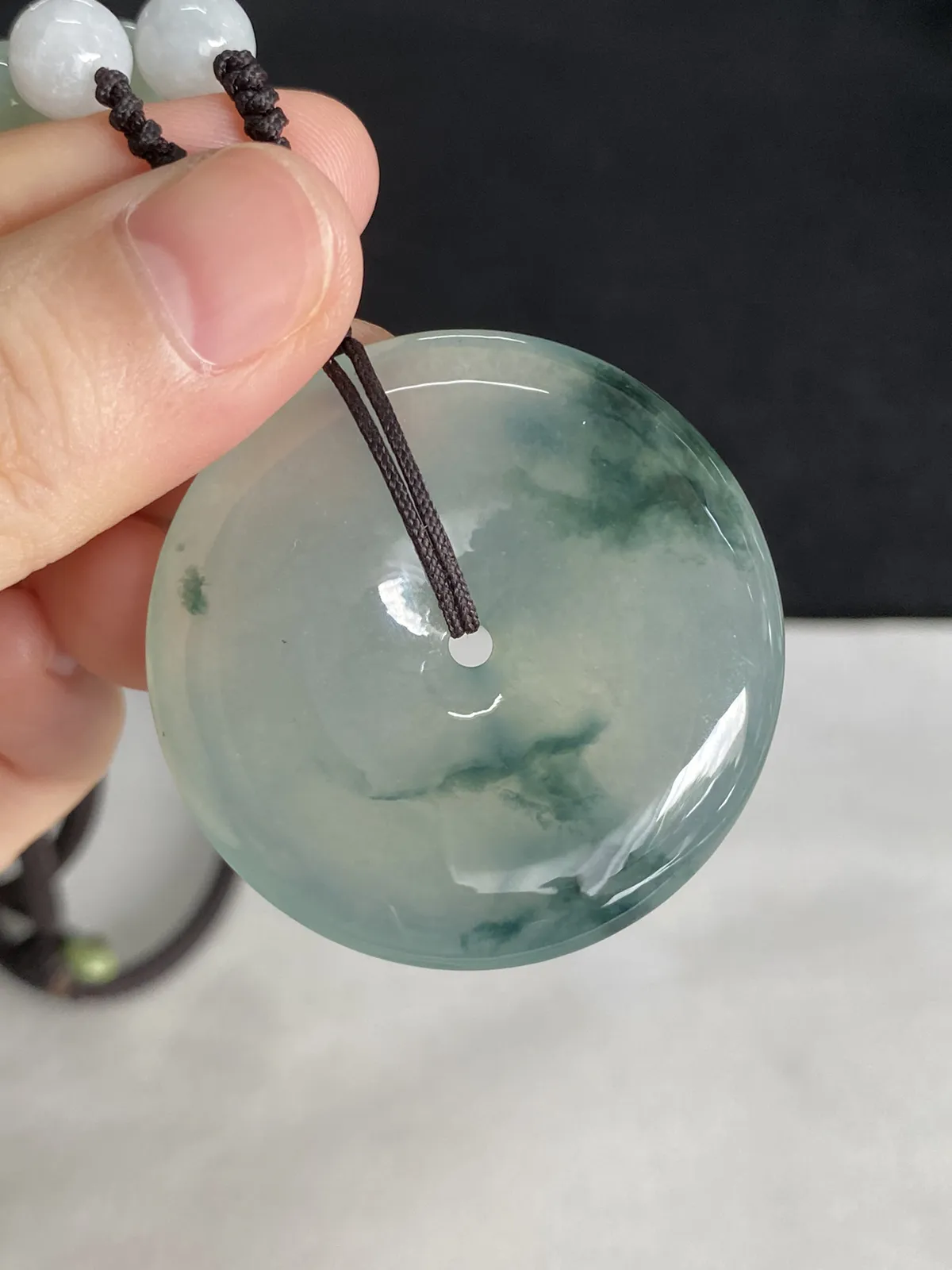 翡翠冰糯种飘绿平安扣，配珠未测