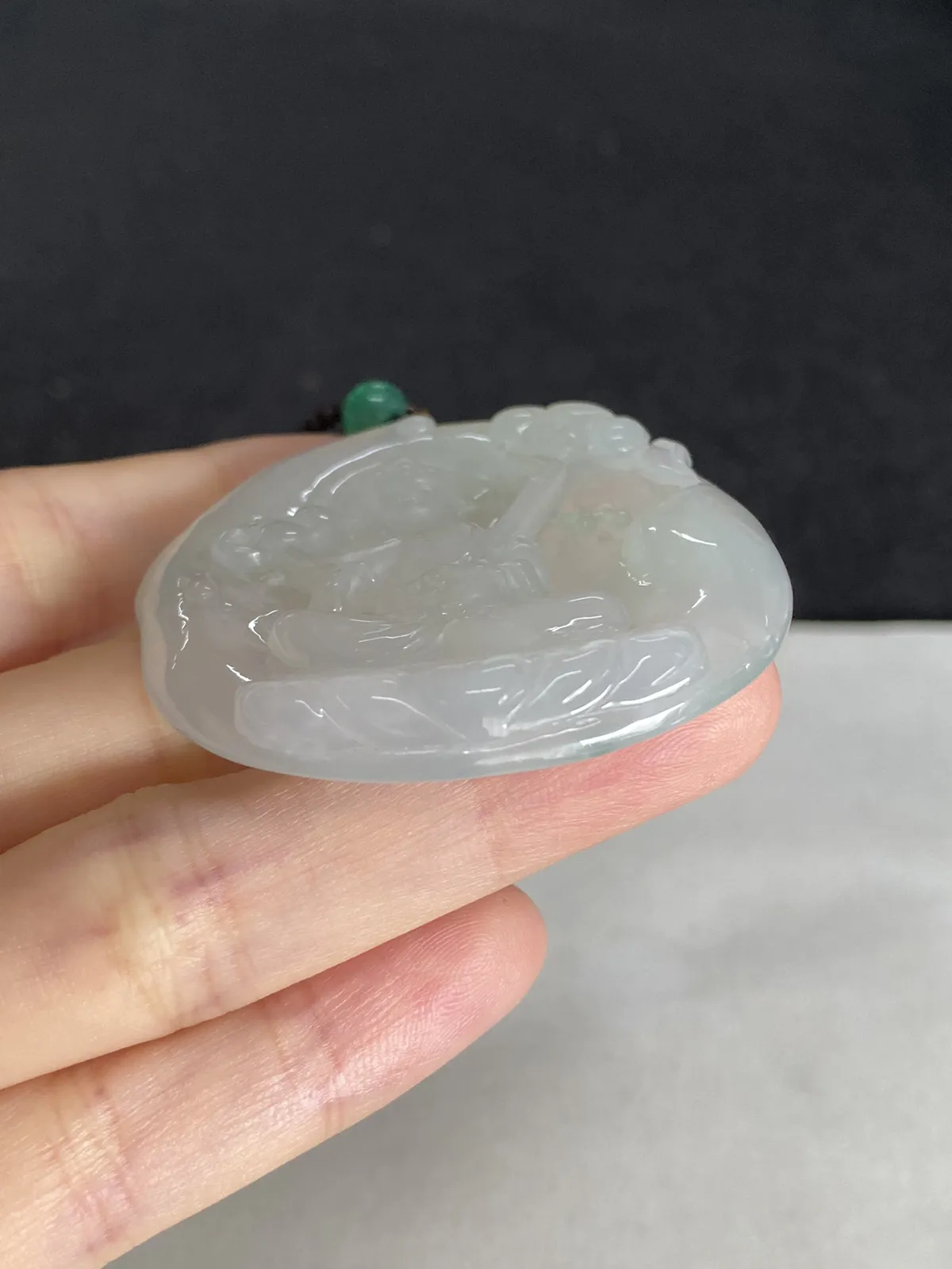 翡翠冰糯种白色吊坠，配珠未测