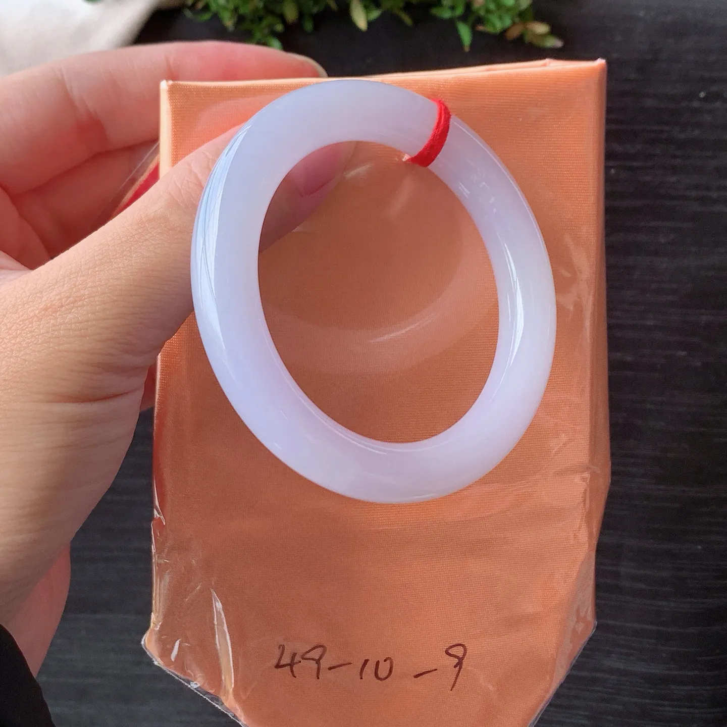 小手来捡漏，49圈口冰紫圆条手镯，换正圈49-50-51圈口可戴，冰清玉洁，底子干净，卡49-10-9