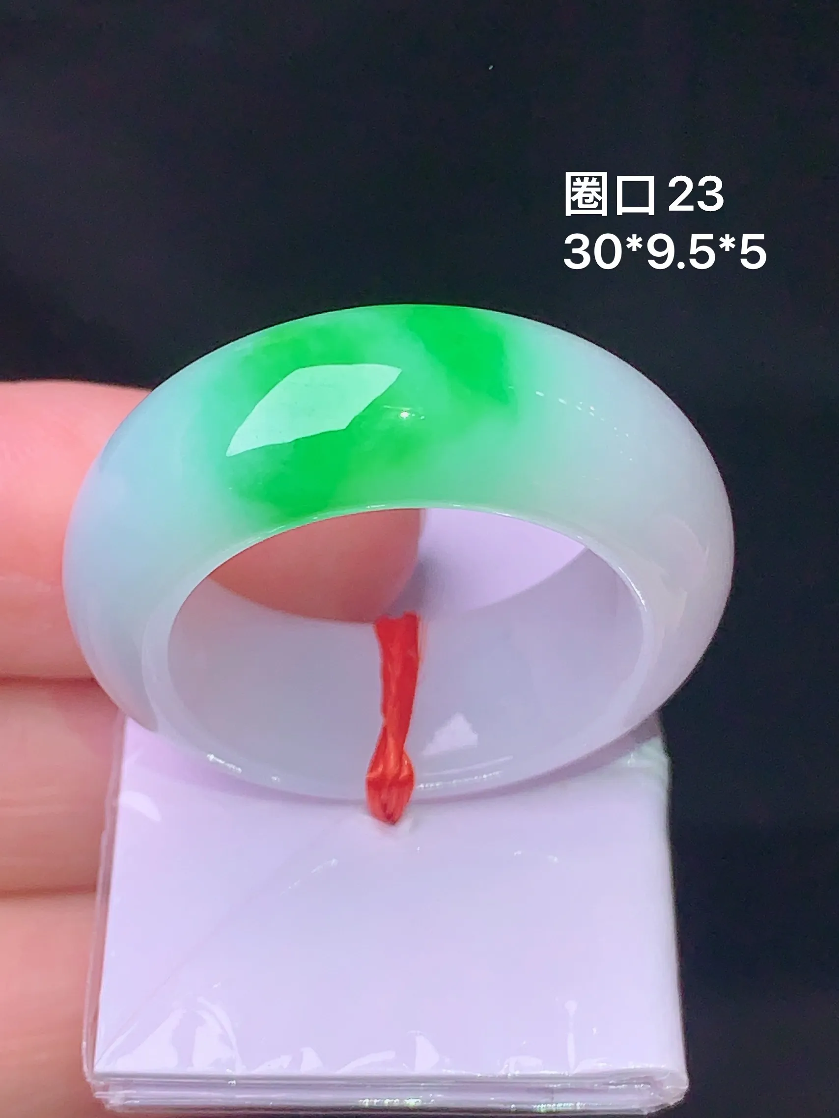 飘绿指环 玉质细腻 色泽清新艳丽 圈口23 整体尺寸30*9.5*5