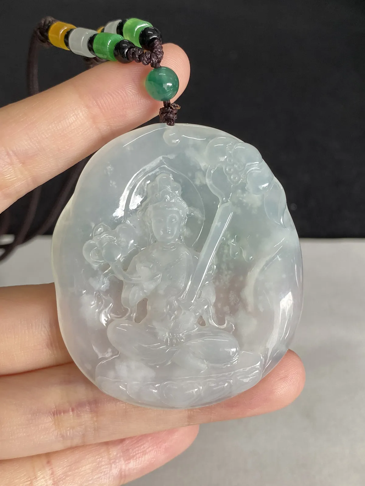 翡翠冰糯种白色吊坠，配珠未测