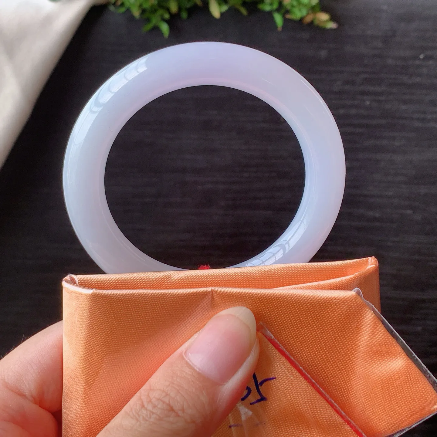 小手来捡漏，49圈口冰紫圆条手镯，换正圈49-50-51圈口可戴，冰清玉洁，底子干净，卡49-10-9