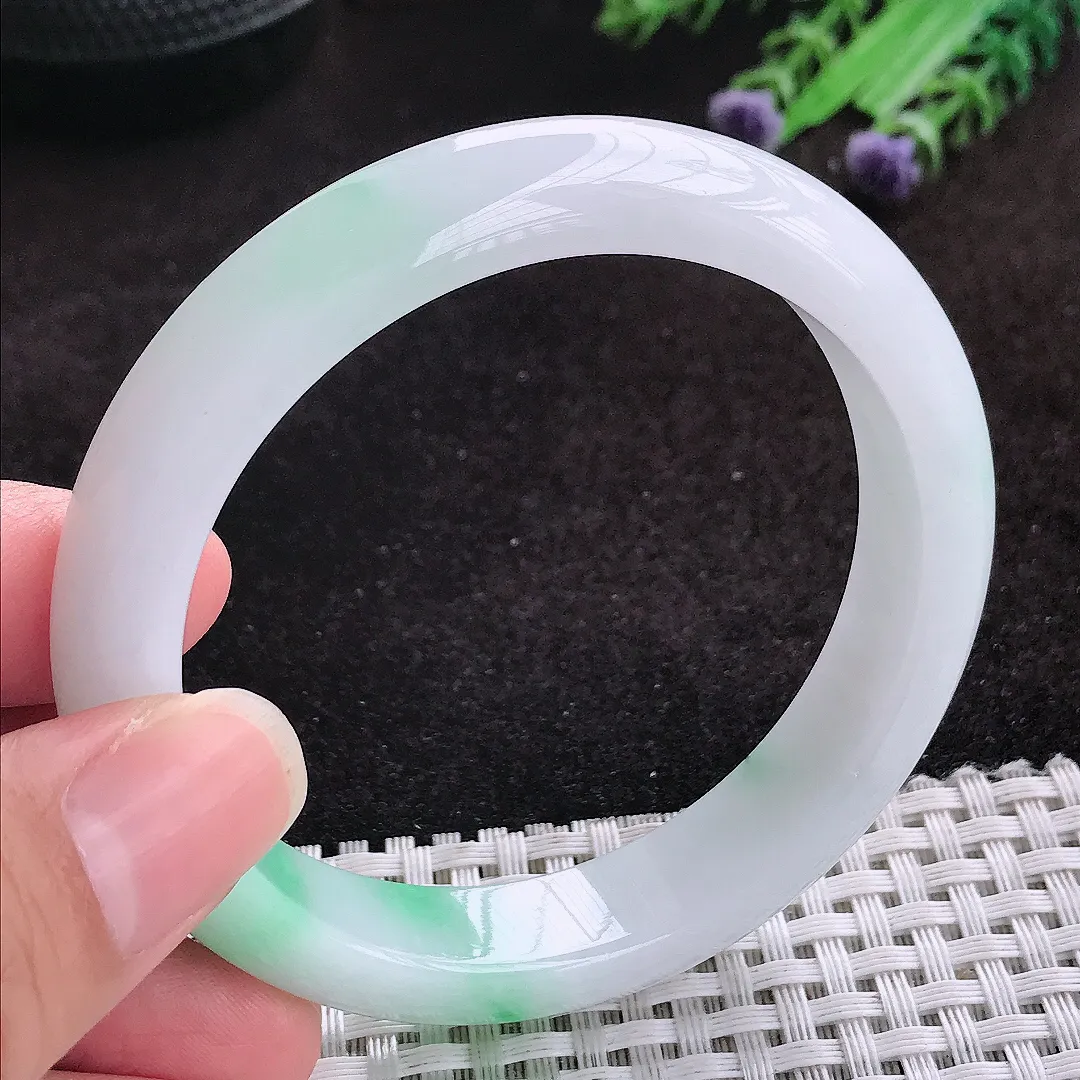 自然光56.5/12/8.1老坑秀气温润白底青飘绿手镯玉镯子美人镯手环