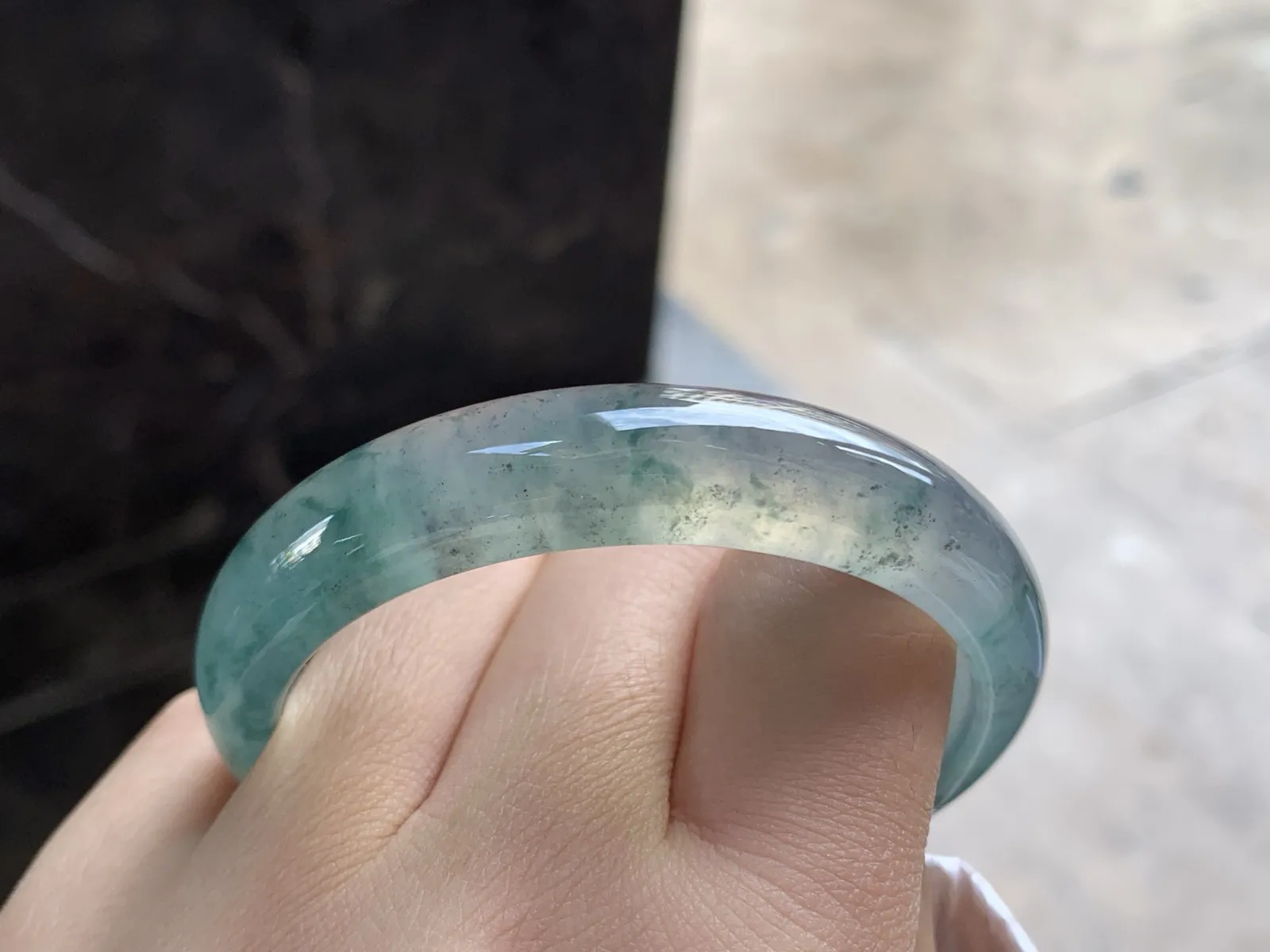 52-12-6.6

冰蓝花贵妃手镯^_^荧光十足 透亮 正圈50可以带