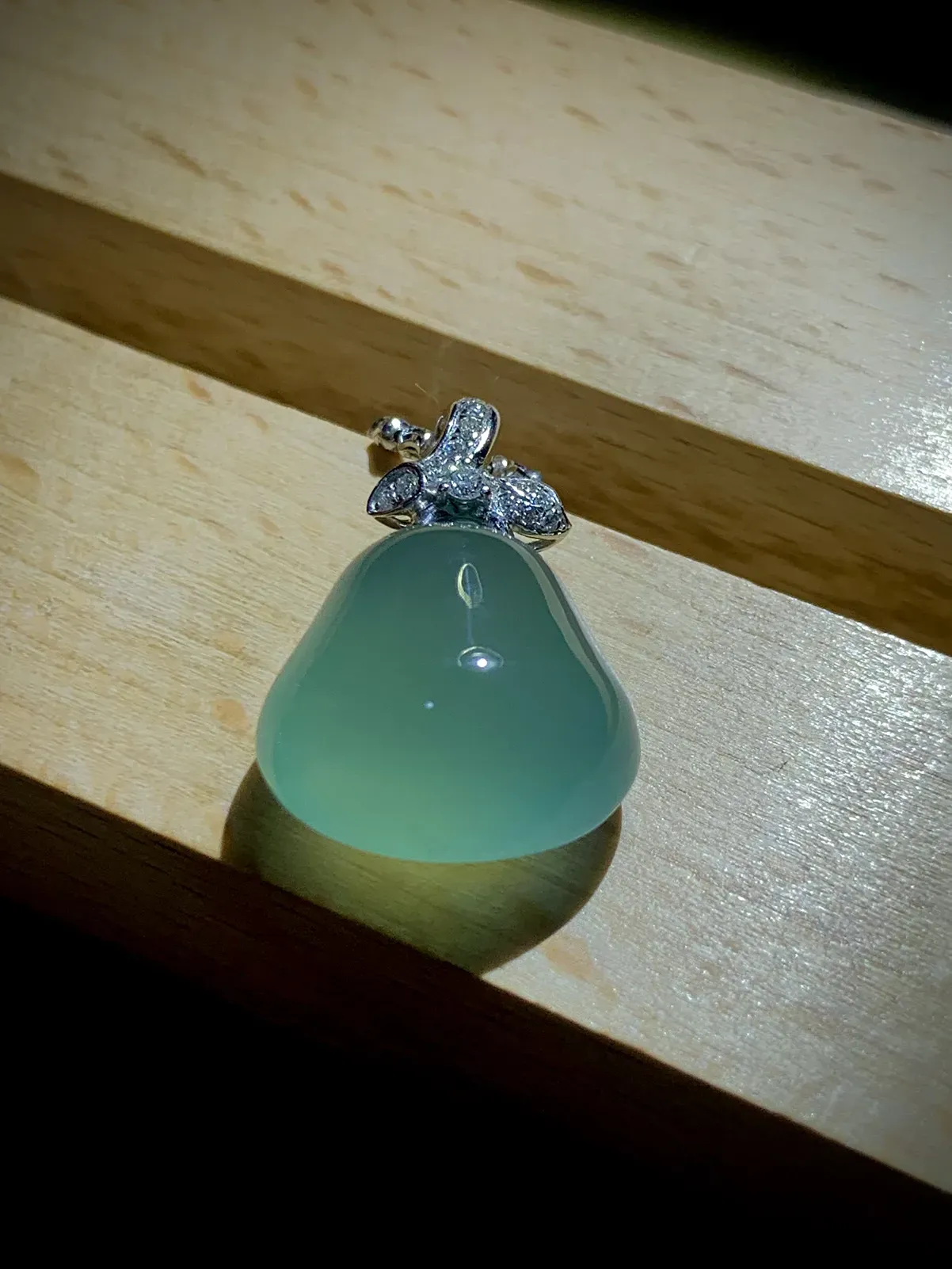 饱满福瓜，裸石15-15-9mm，
18K金，南非钻，不配链