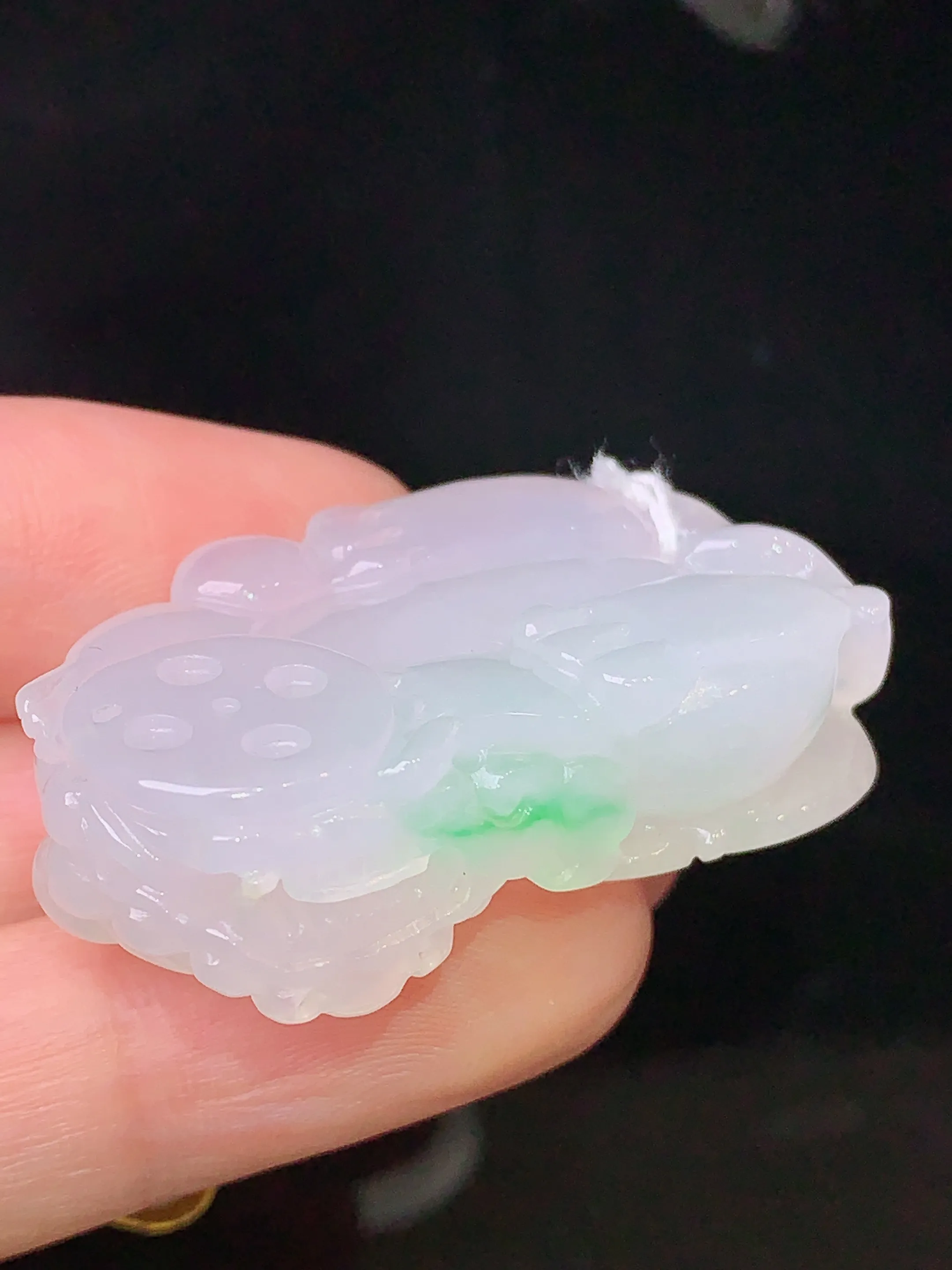 飘绿貔貅吊坠 玉质细腻 色泽清新艳丽 整体尺寸39.5*22*12