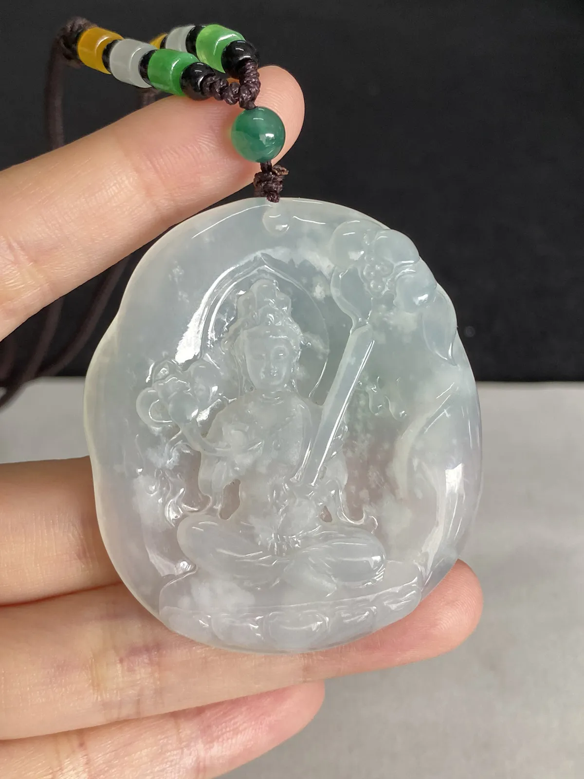 翡翠冰糯种白色吊坠，配珠未测