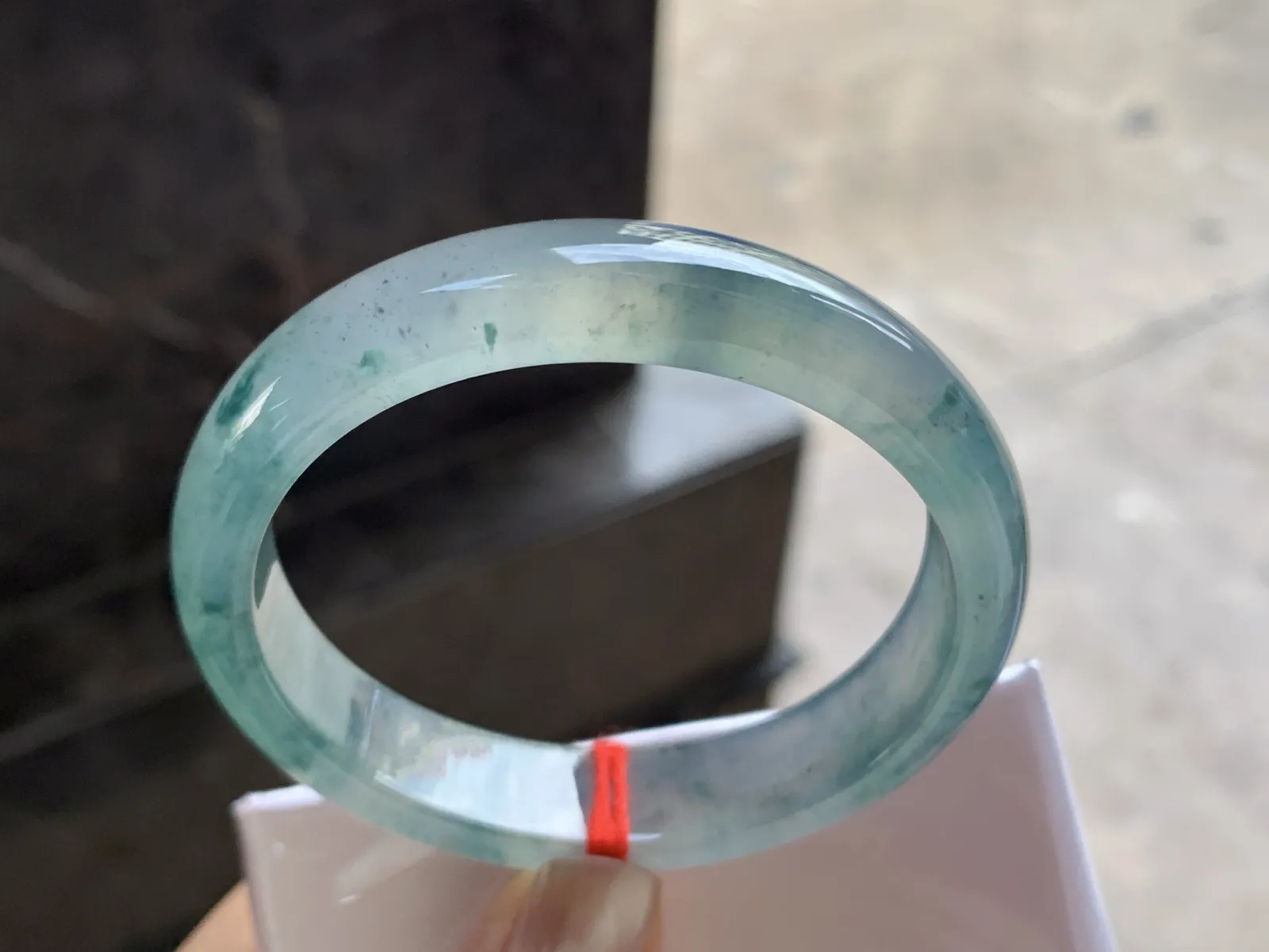 52-12-6.6

冰蓝花贵妃手镯^_^荧光十足 透亮 正圈50可以带