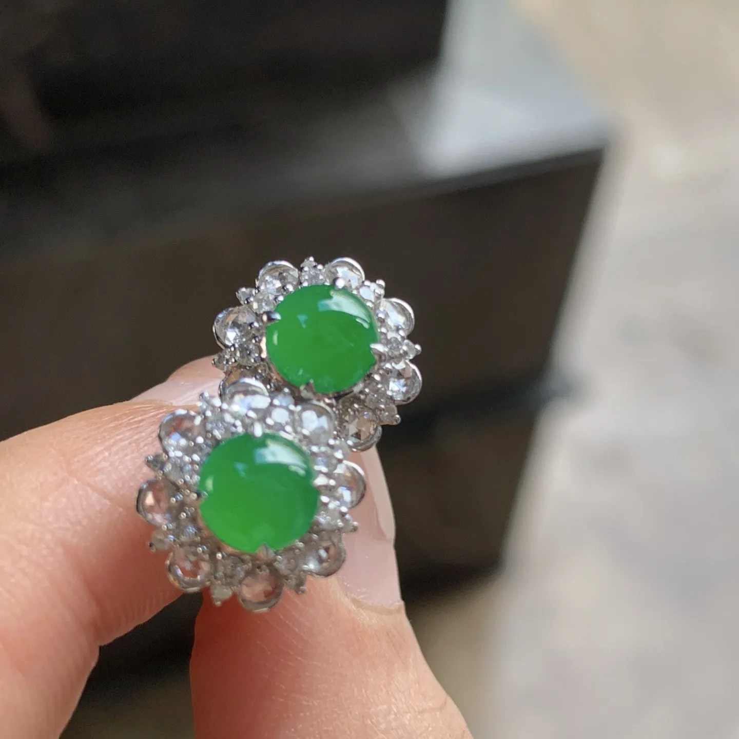金钻镶嵌冰绿耳钉^_^鲜艳 起光