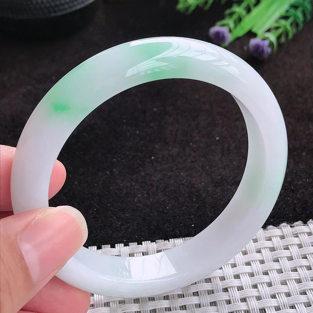 自然光56.5/12/8.1老坑秀气温润白底青飘绿手镯玉镯子美人镯手环