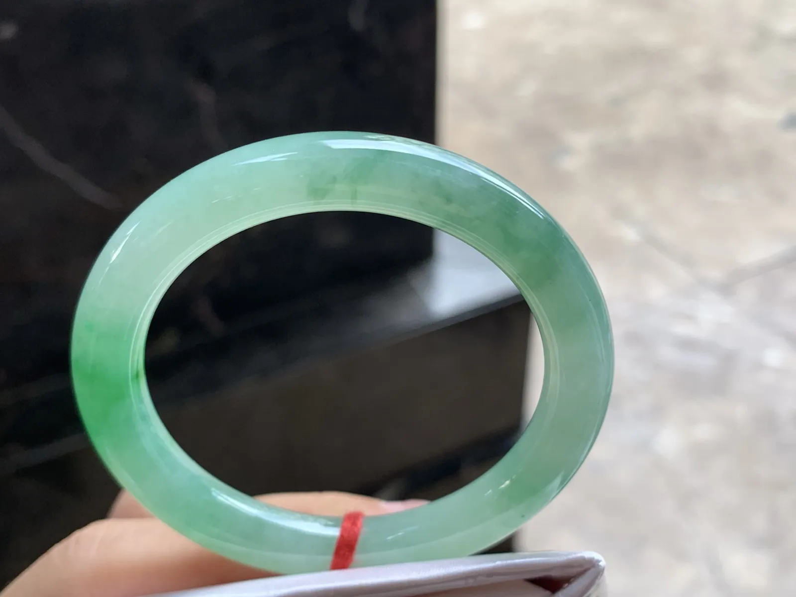 54-8.8

阳绿色圆条手镯^_^色阳 玉质温润