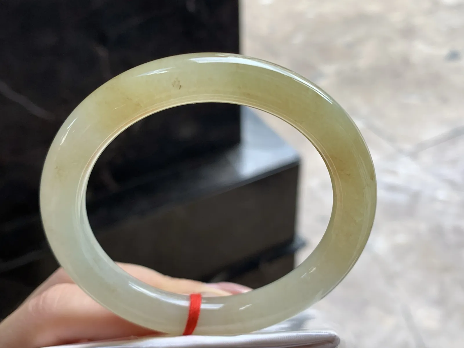 55.5-9.8

黄翡圆条手镯^_^鲜艳 玉质温润