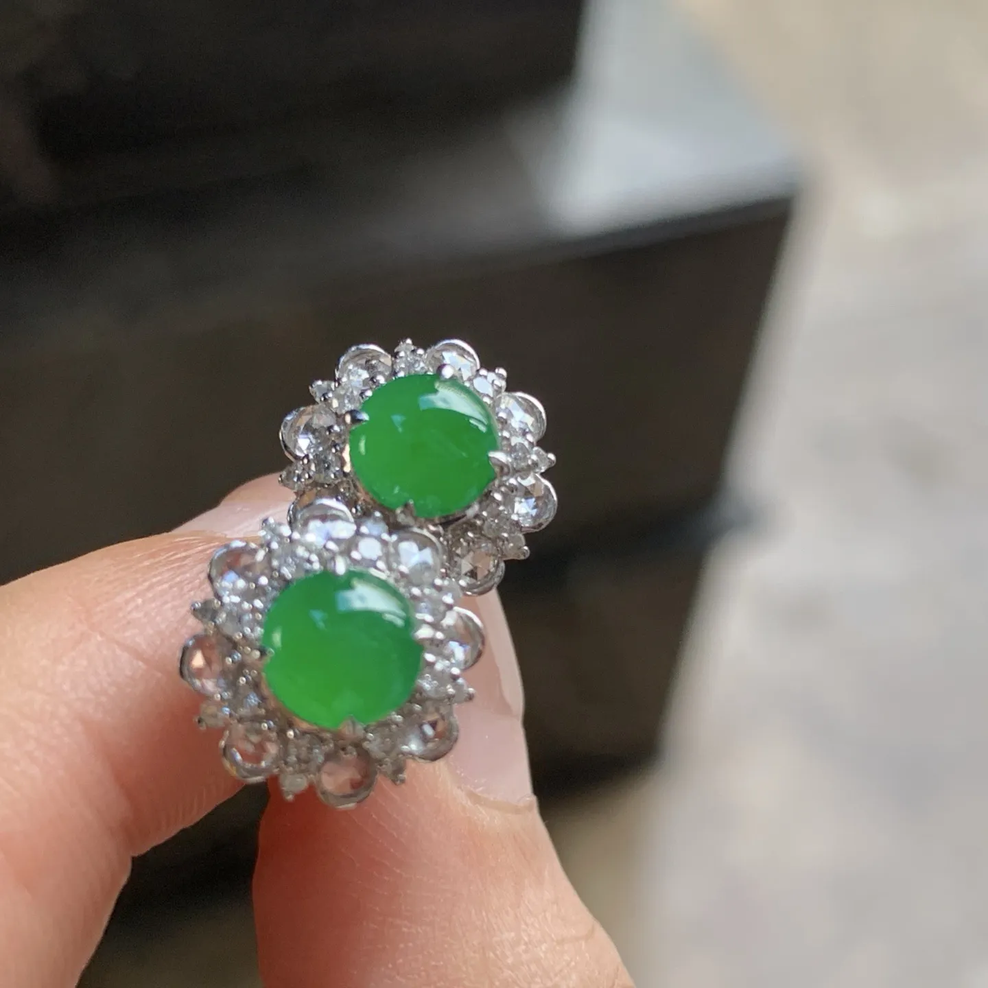 金钻镶嵌冰绿耳钉^_^鲜艳 起光