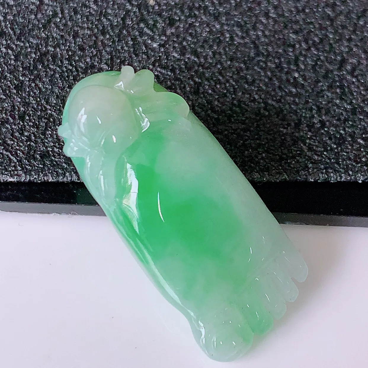 自然光实拍，冰润翡翠吊坠，种老水足，雕工精湛 ，寓意美好，佩戴时尚出众！#87.13