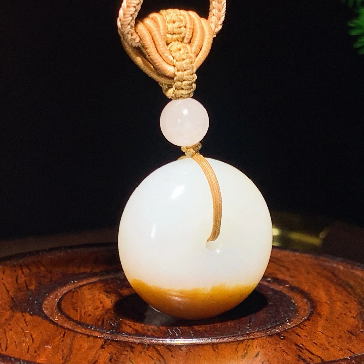 新疆和田玉羊脂白玉且末糖平安扣挂件。尺寸27/15重21.5克 玉质细腻油润 底色纯净 脂粉好，品质好。lt251013