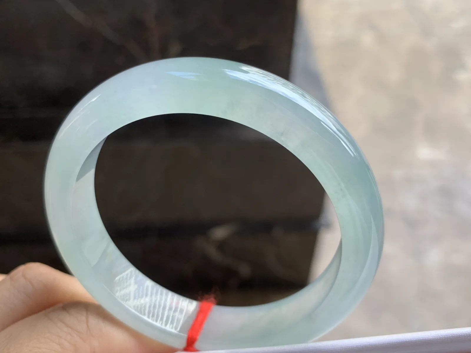 55-12.8-8.5mm
冰种晴水手镯 水润冰透 底色漂亮