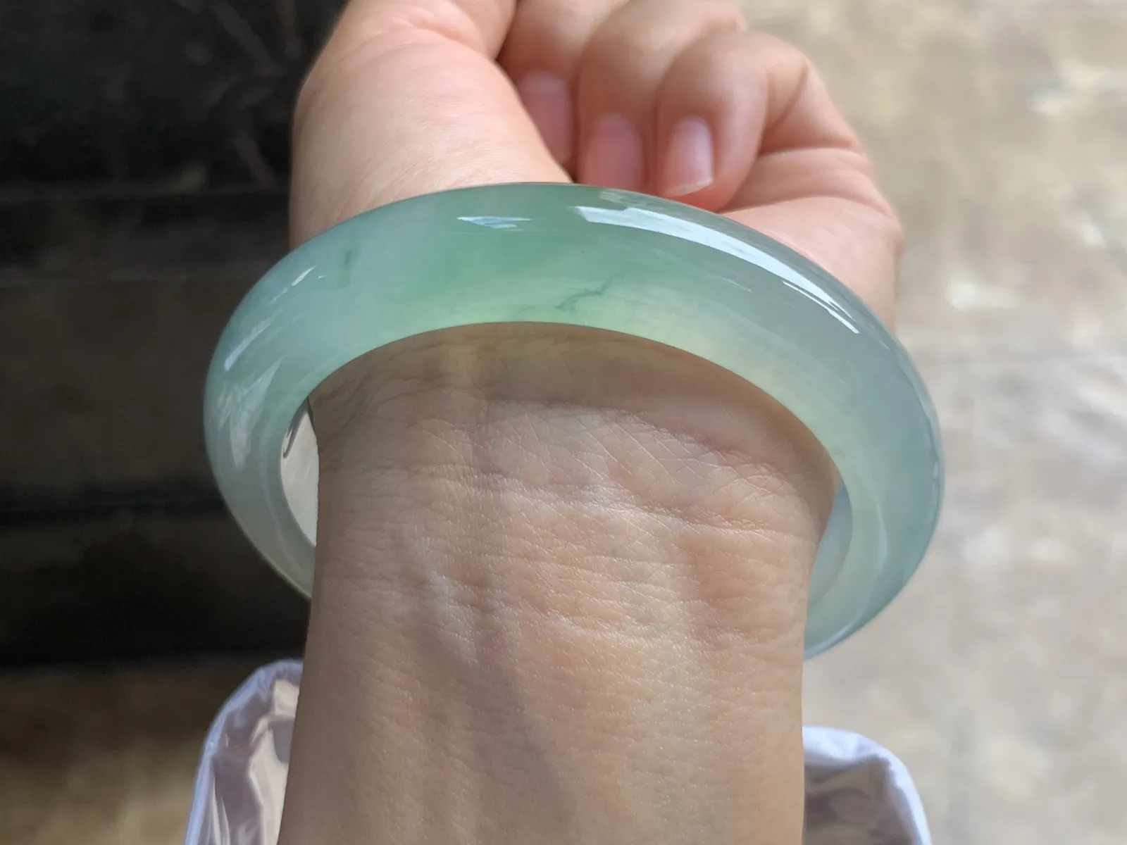 60.5-13.2-9.2mm
冰种晴水手镯 冰透莹润 起胶感