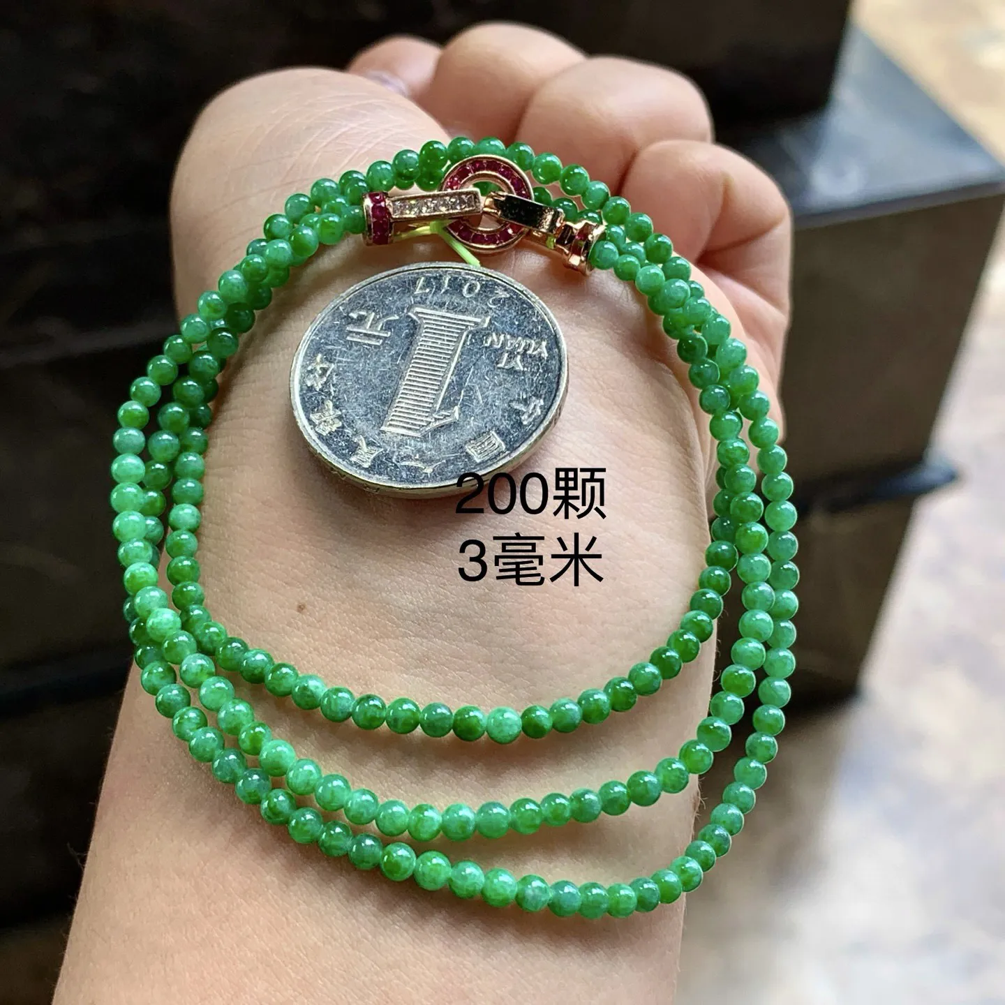 辣绿色珠串^_^颜色浓郁 鲜艳