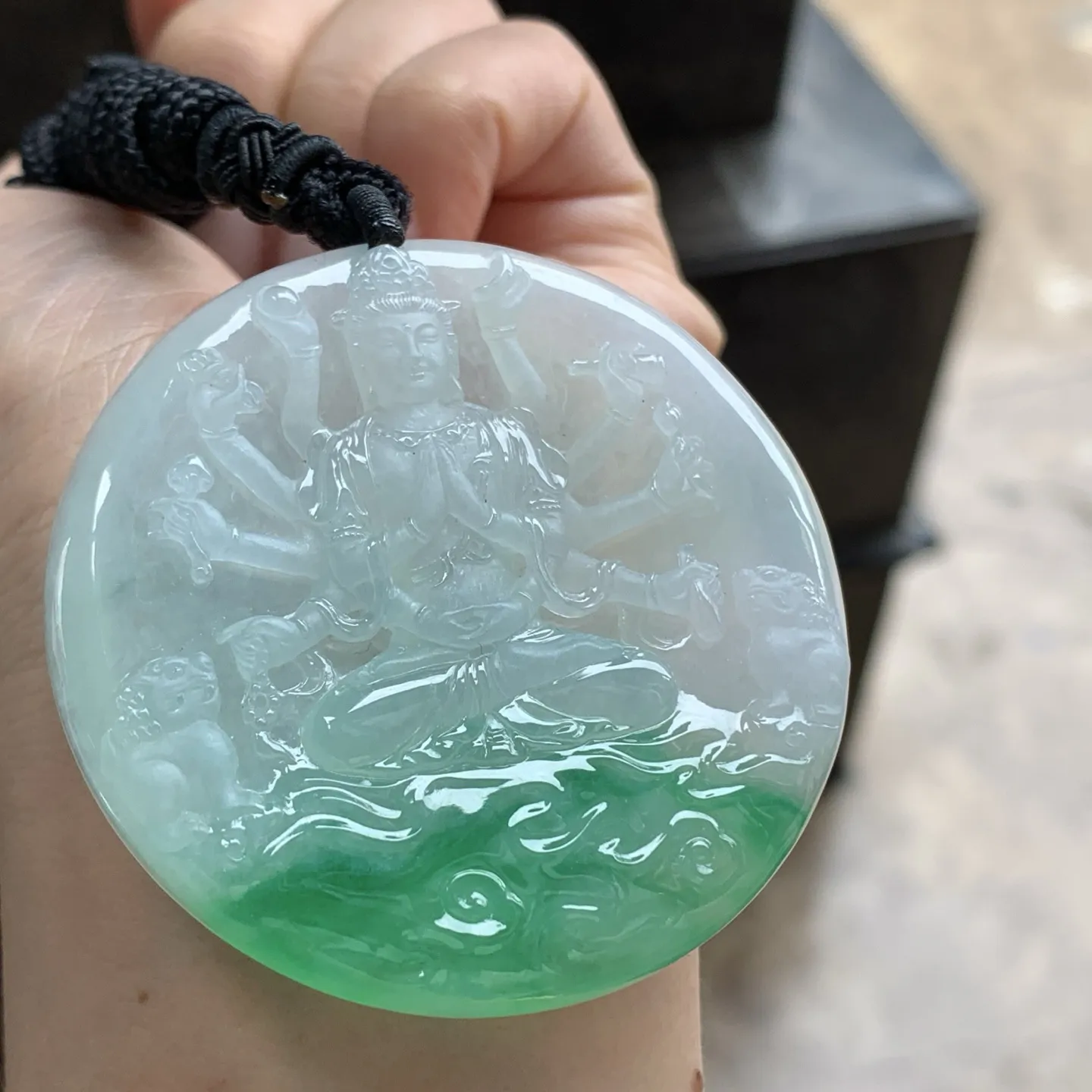 带色千手观音^_^颜色鲜艳 玉质温润
