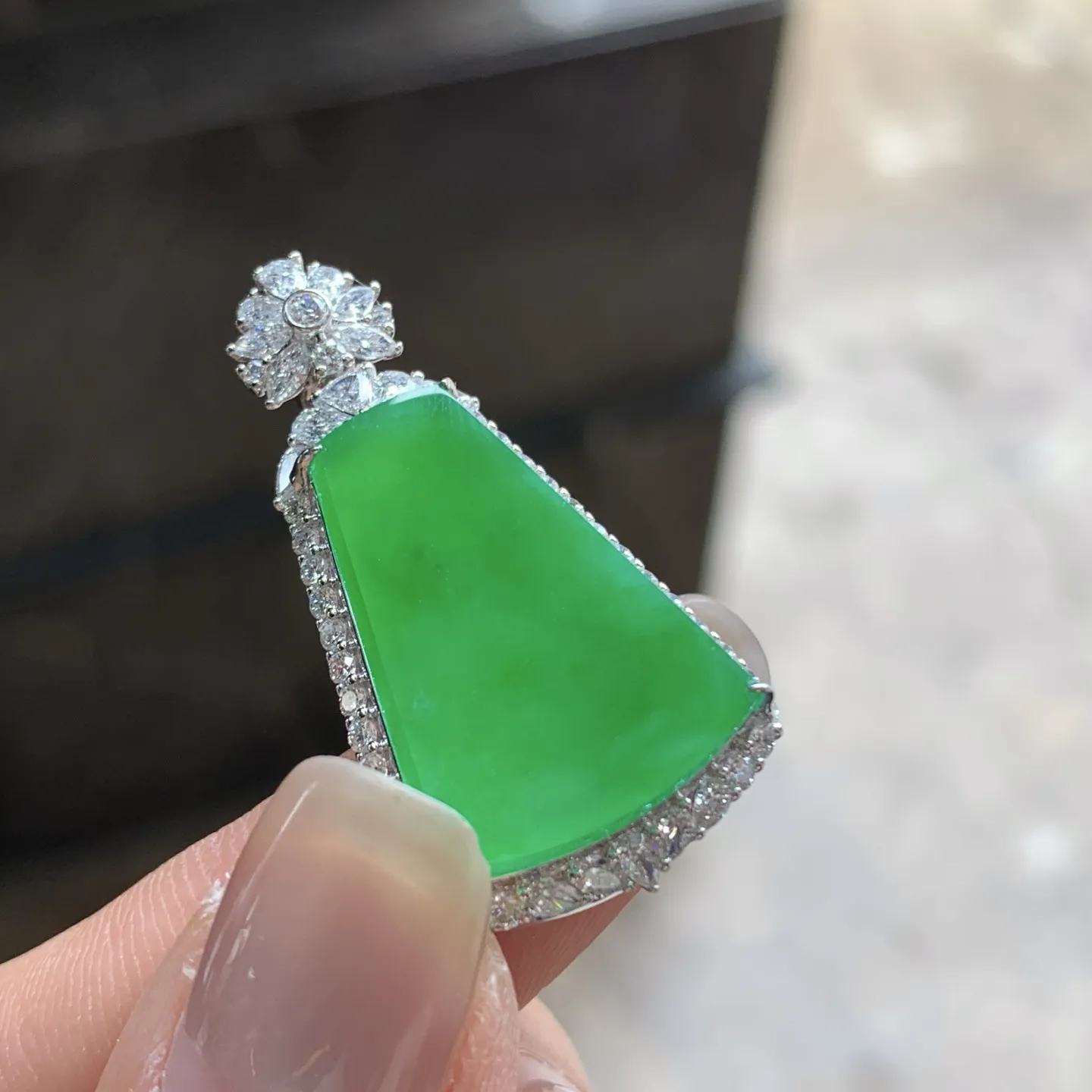 金钻镶嵌冰绿无事牌^_^颜色鲜艳 色阳冰透