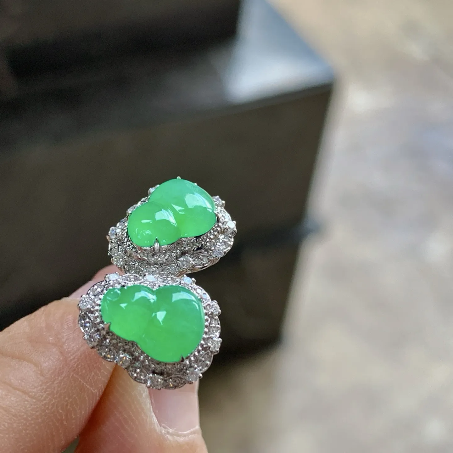金钻镶嵌冰绿葫芦耳钉^_^色阳 冰透