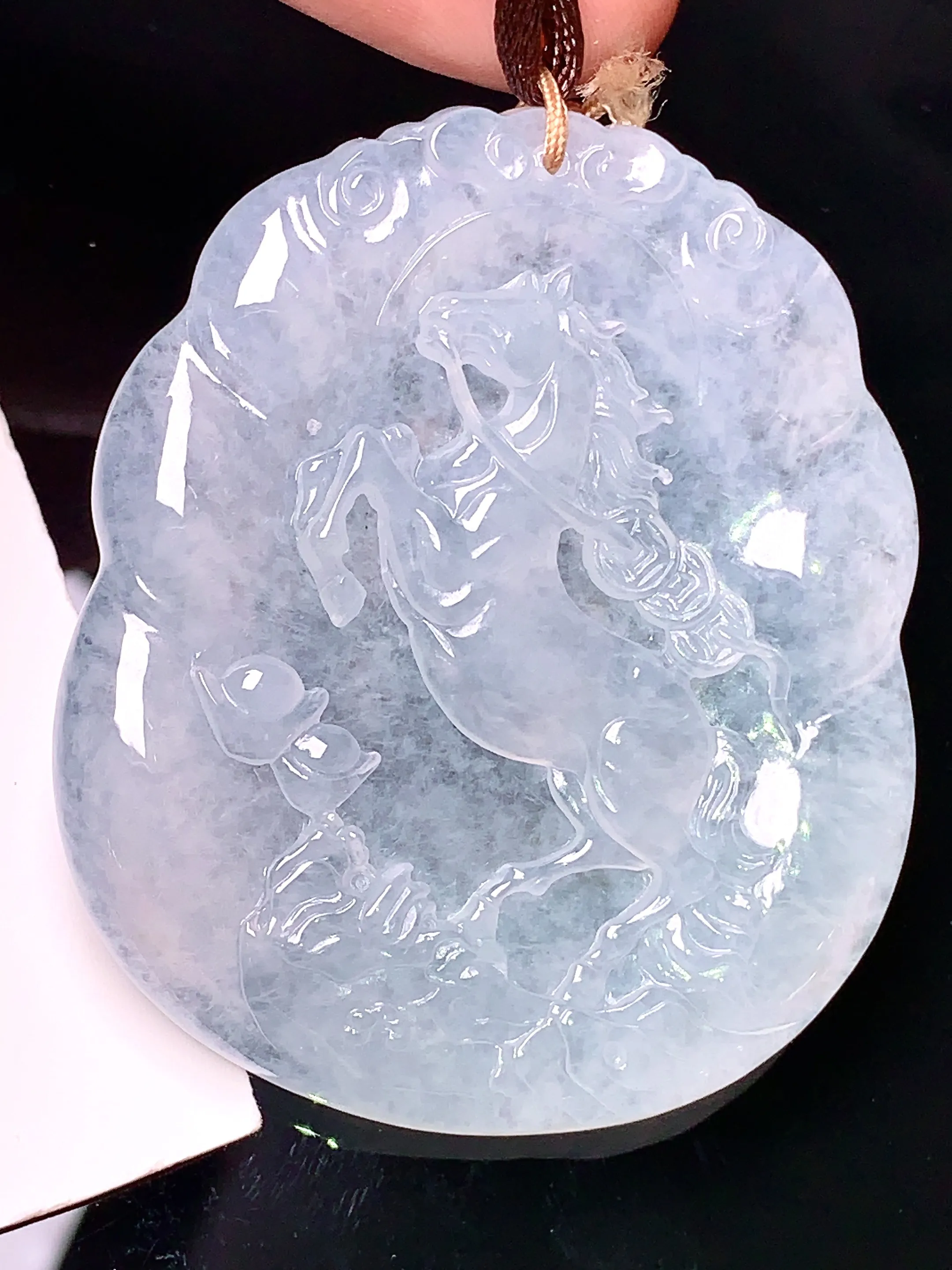 冰种生肖马吊坠 玉质细腻 色泽清新艳丽 整体尺寸51.8*43.6*5.8