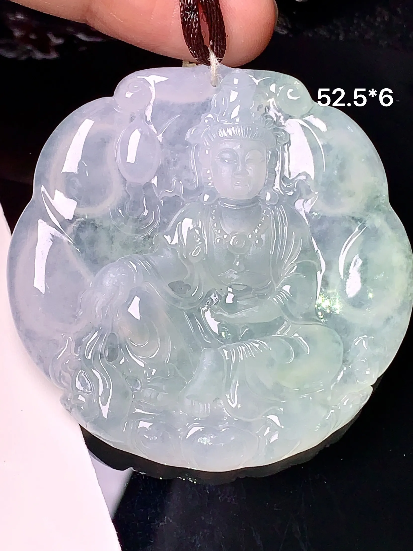 飘绿观音吊坠 玉质细腻 色泽清新艳丽 整体尺寸52.5*6