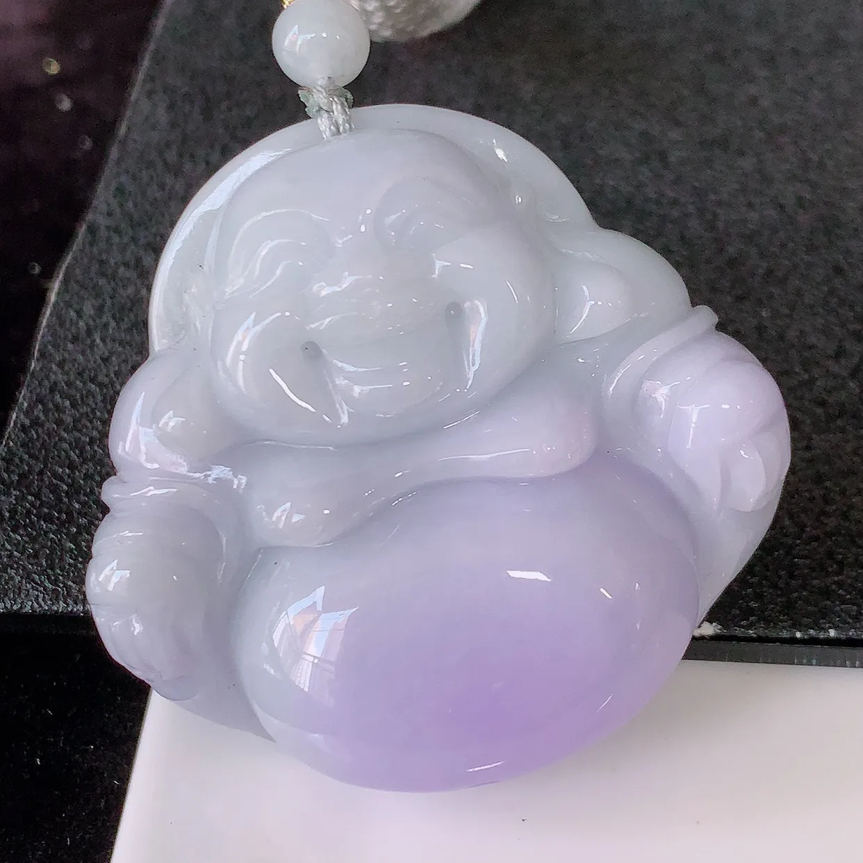 自然光实拍，大件厚装紫罗兰翡翠佛公吊坠，玉笑佛，饱满，开脸喜庆，配戴优雅迷人！#46.13
