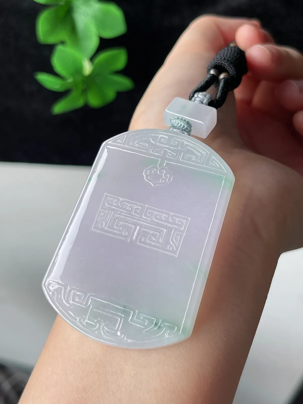 翡翠飘绿仿古无事牌吊坠