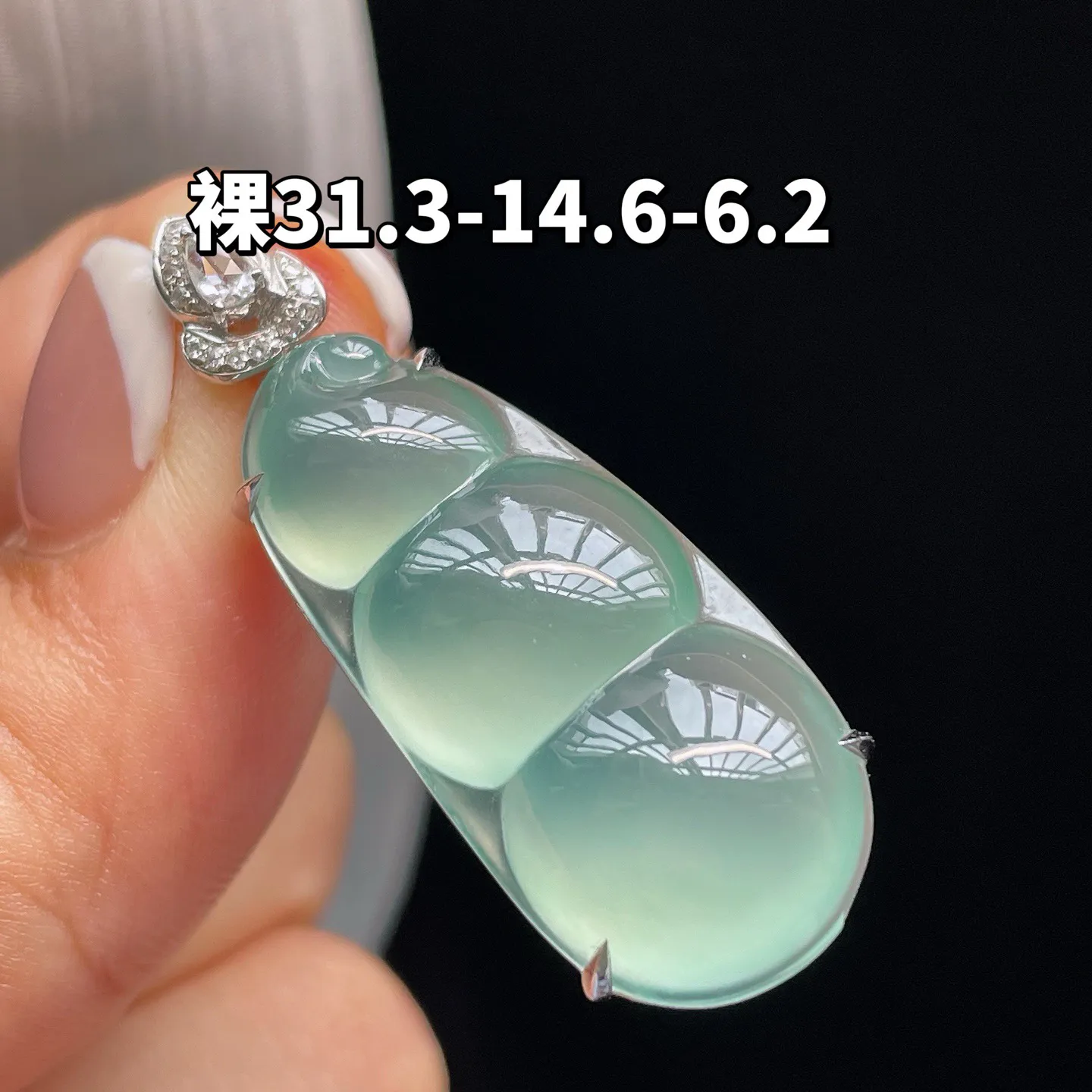 18K 冰种晴水·福豆

裸31.3-14.6-6.2