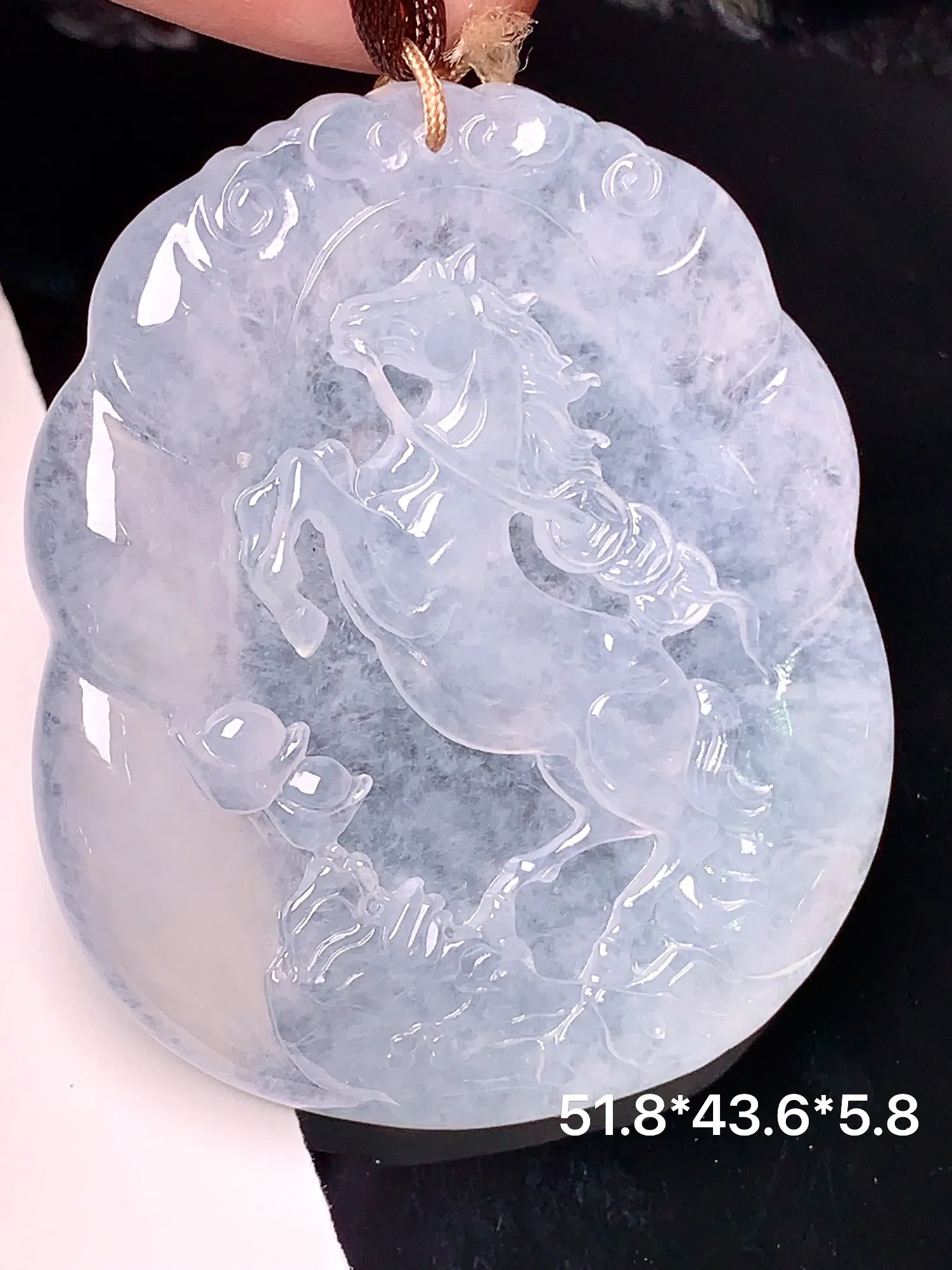 冰种生肖马吊坠 玉质细腻 色泽清新艳丽 整体尺寸51.8*43.6*5.8
