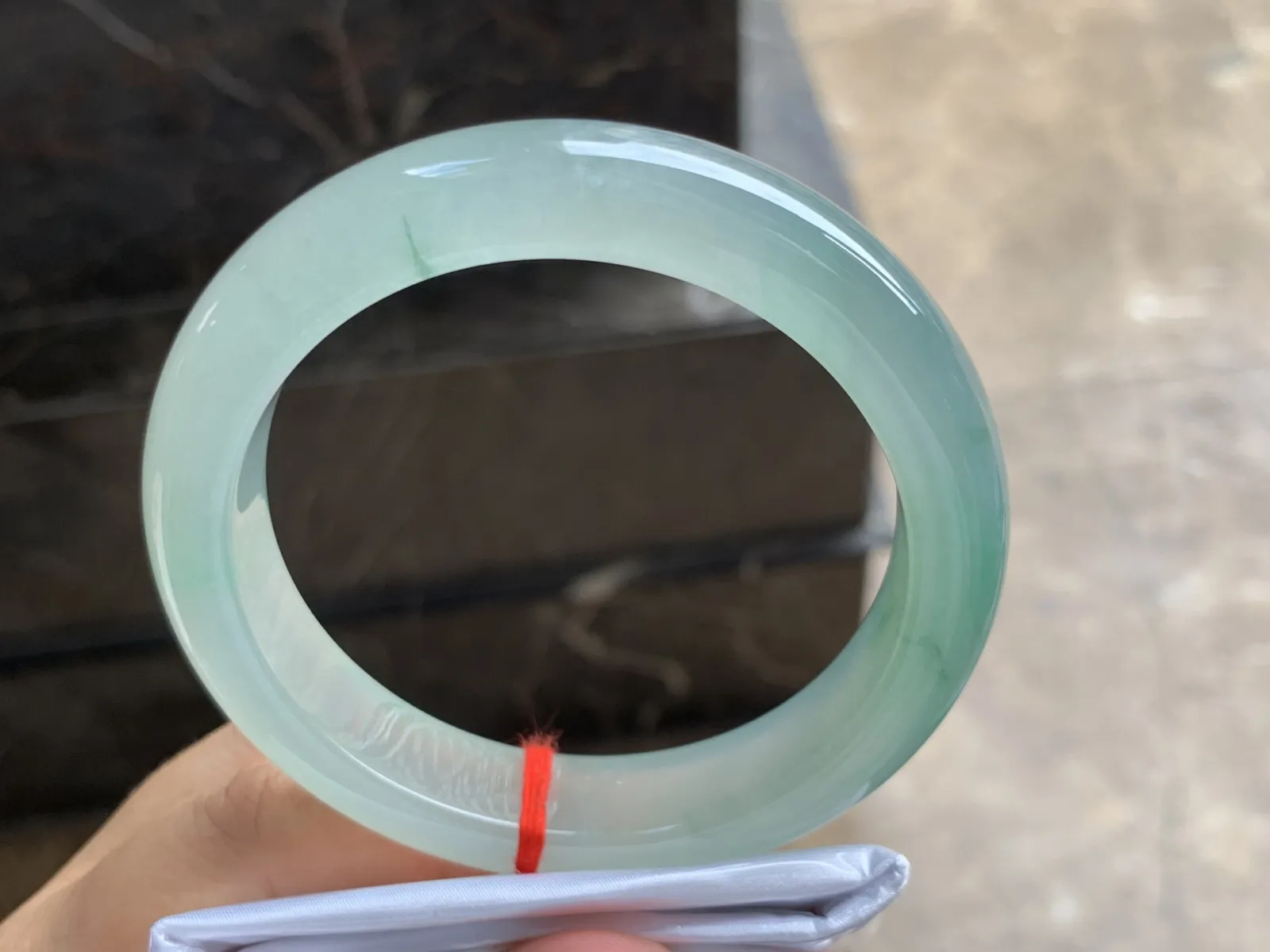 60.5-13.2-9.2mm
冰种晴水手镯 冰透莹润 起胶感
