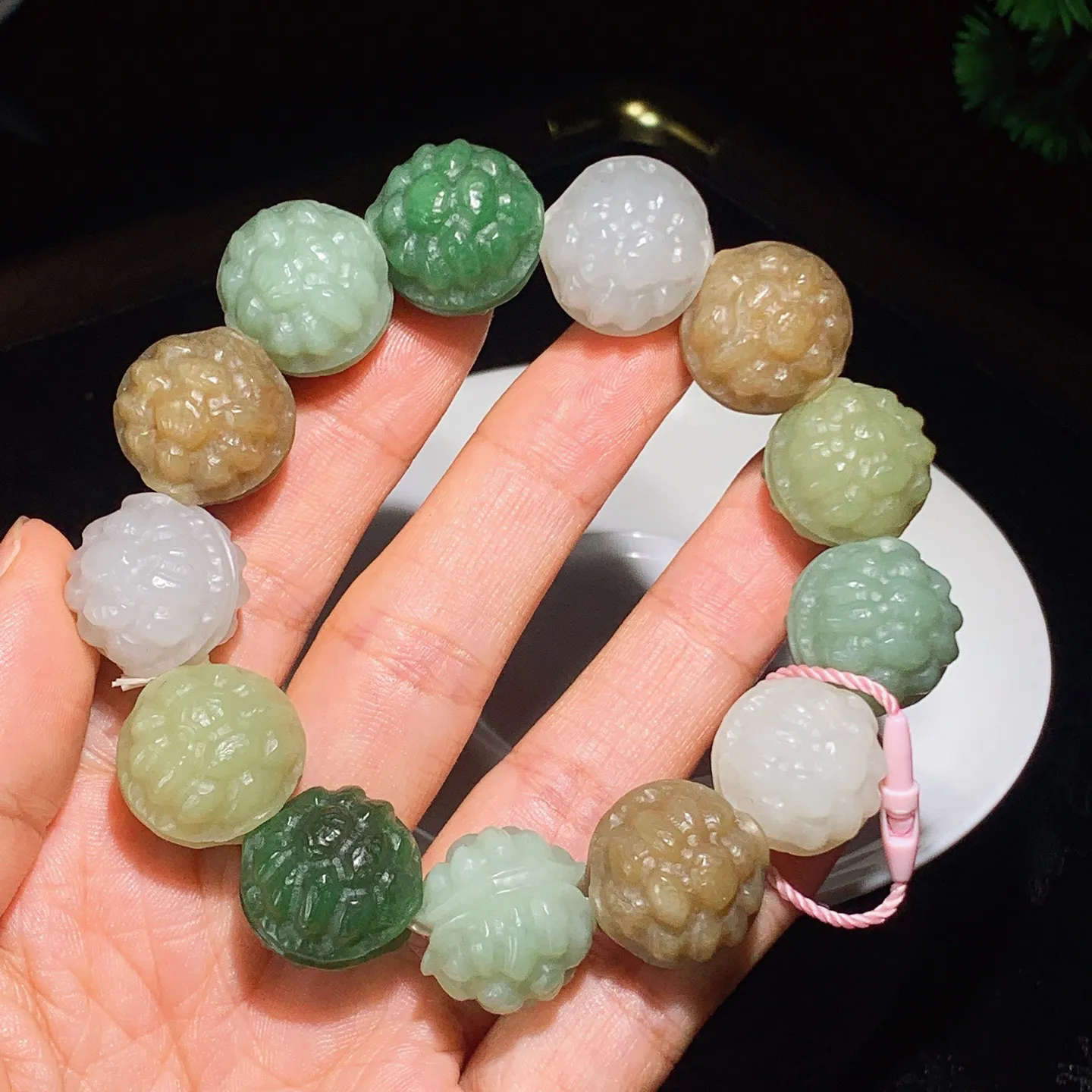 新疆和田玉多宝富贵长寿龟壳手串。单颗尺寸18重96.5克 玉质细腻油润 底色纯净 脂粉好，品质好。l
