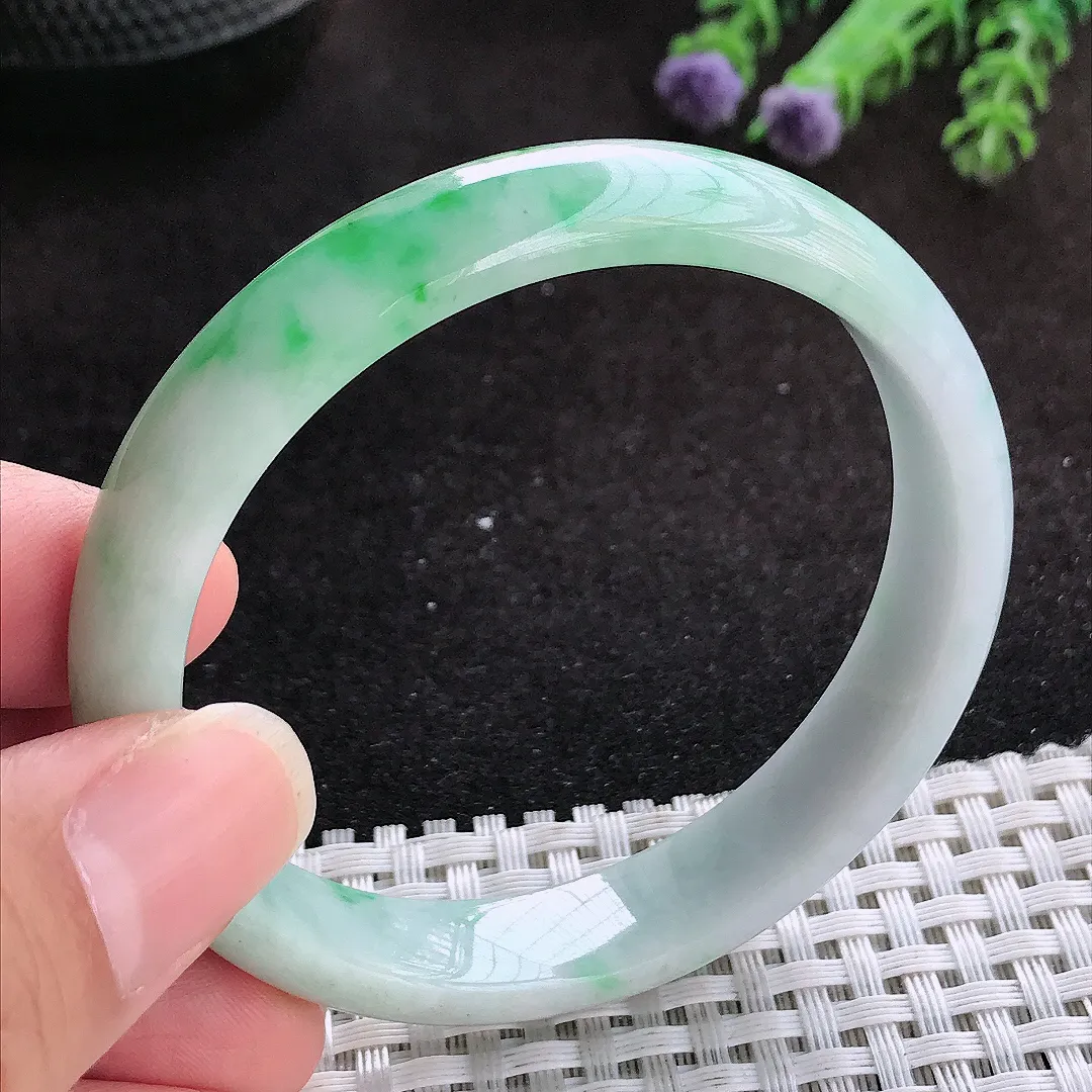 自然光54.5/11.2/6.3老坑秀气飘绿手镯玉镯子美人镯手环