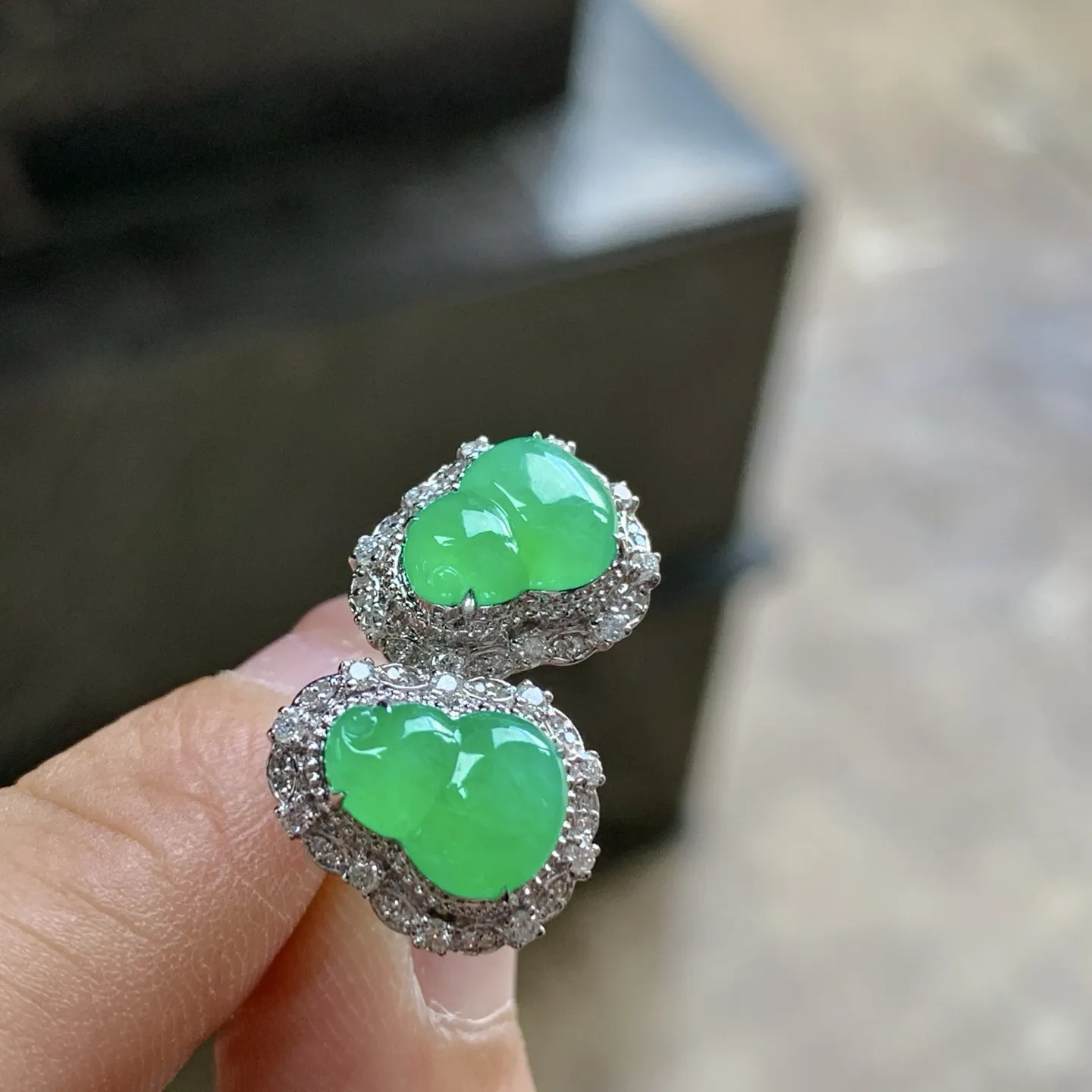 金钻镶嵌冰绿葫芦耳钉^_^色阳 冰透