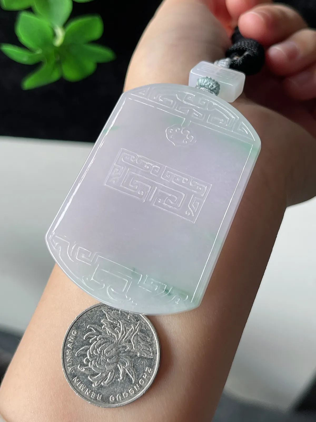 翡翠飘绿仿古无事牌吊坠