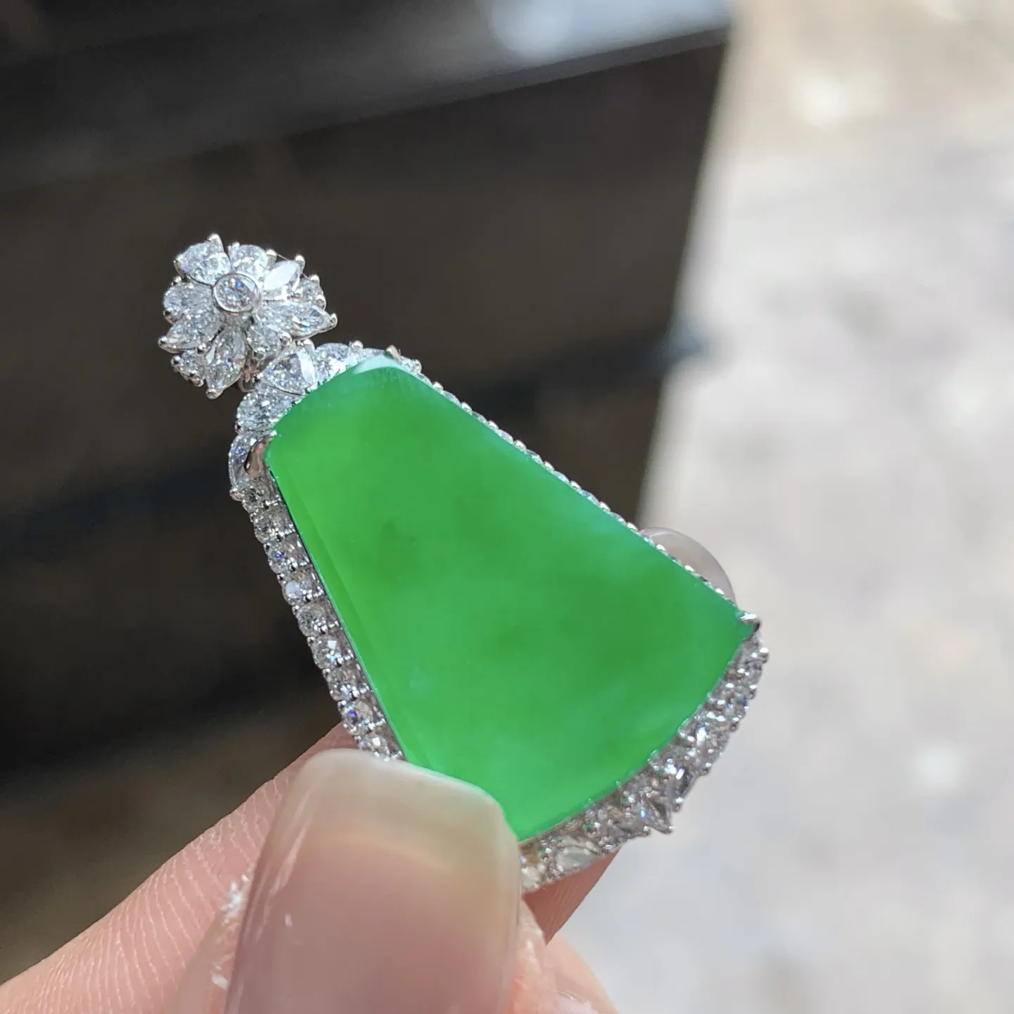 金钻镶嵌冰绿无事牌^_^颜色鲜艳 色阳冰透