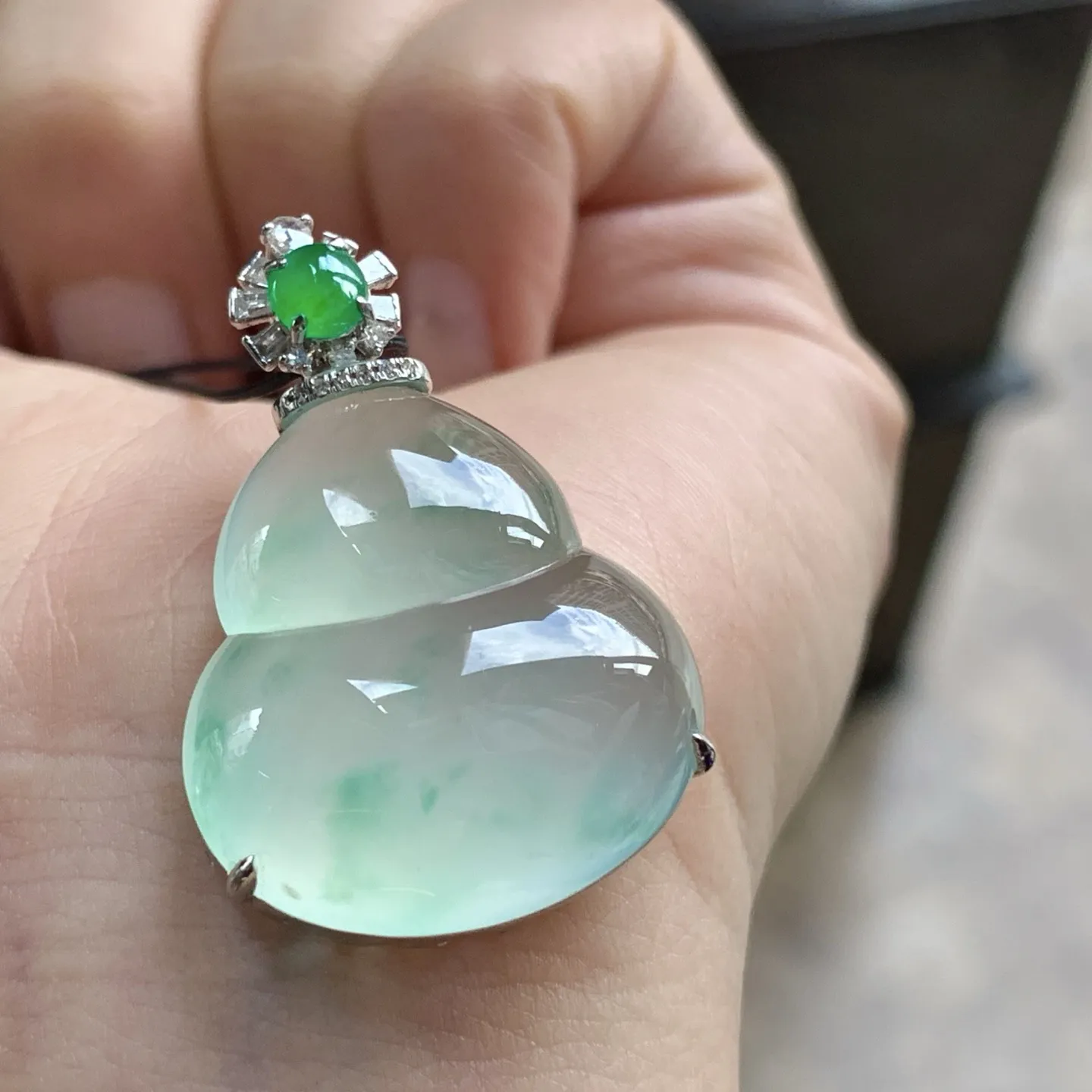 金钻镶嵌绿花葫芦^_^冰透饱满 荧光十足