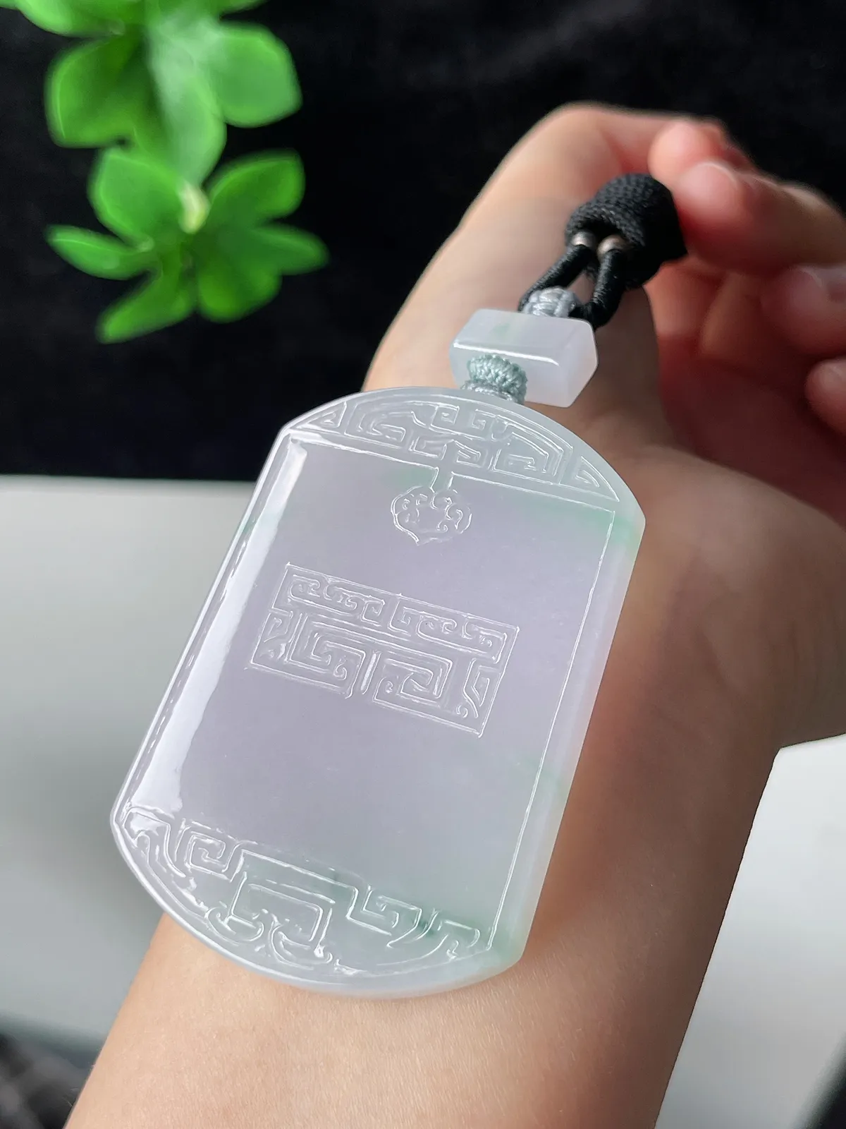 翡翠飘绿仿古无事牌吊坠