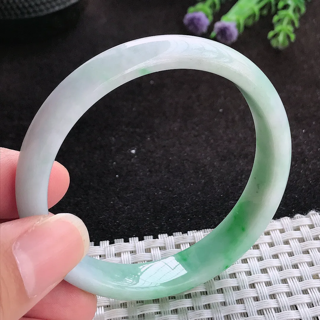 自然光54.5/11.2/6.3老坑秀气飘绿手镯玉镯子美人镯手环