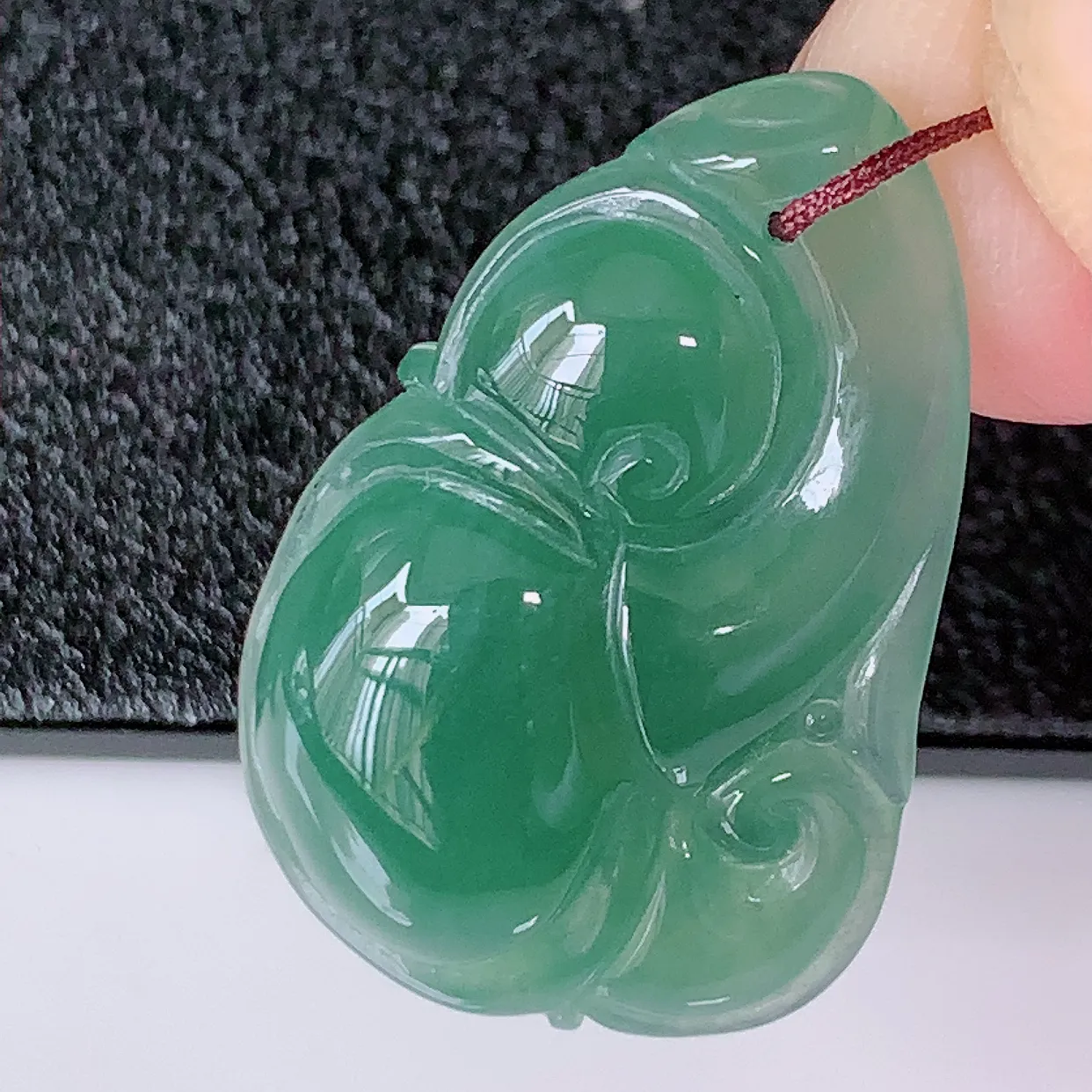 自然光实拍，冰种满色翡翠如意吊坠，上身效果非常美，饱满大气，工艺美，万事如意，如意一生，#81.13