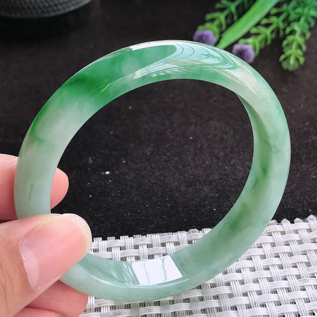 自然光58.5/12.4/7.8老坑精美冰润飘绿手镯玉镯子美人镯手环
