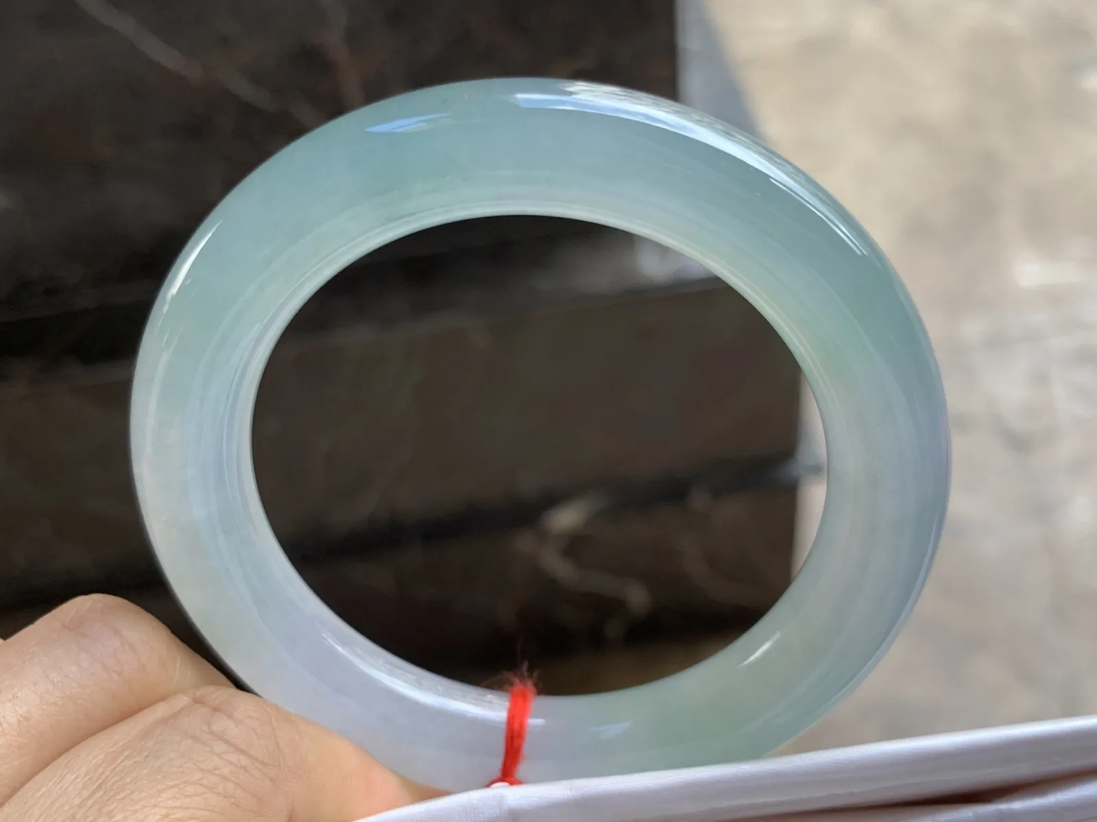 56-11.2mm
冰种带底色圆条手镯 冰透莹润 底色漂亮