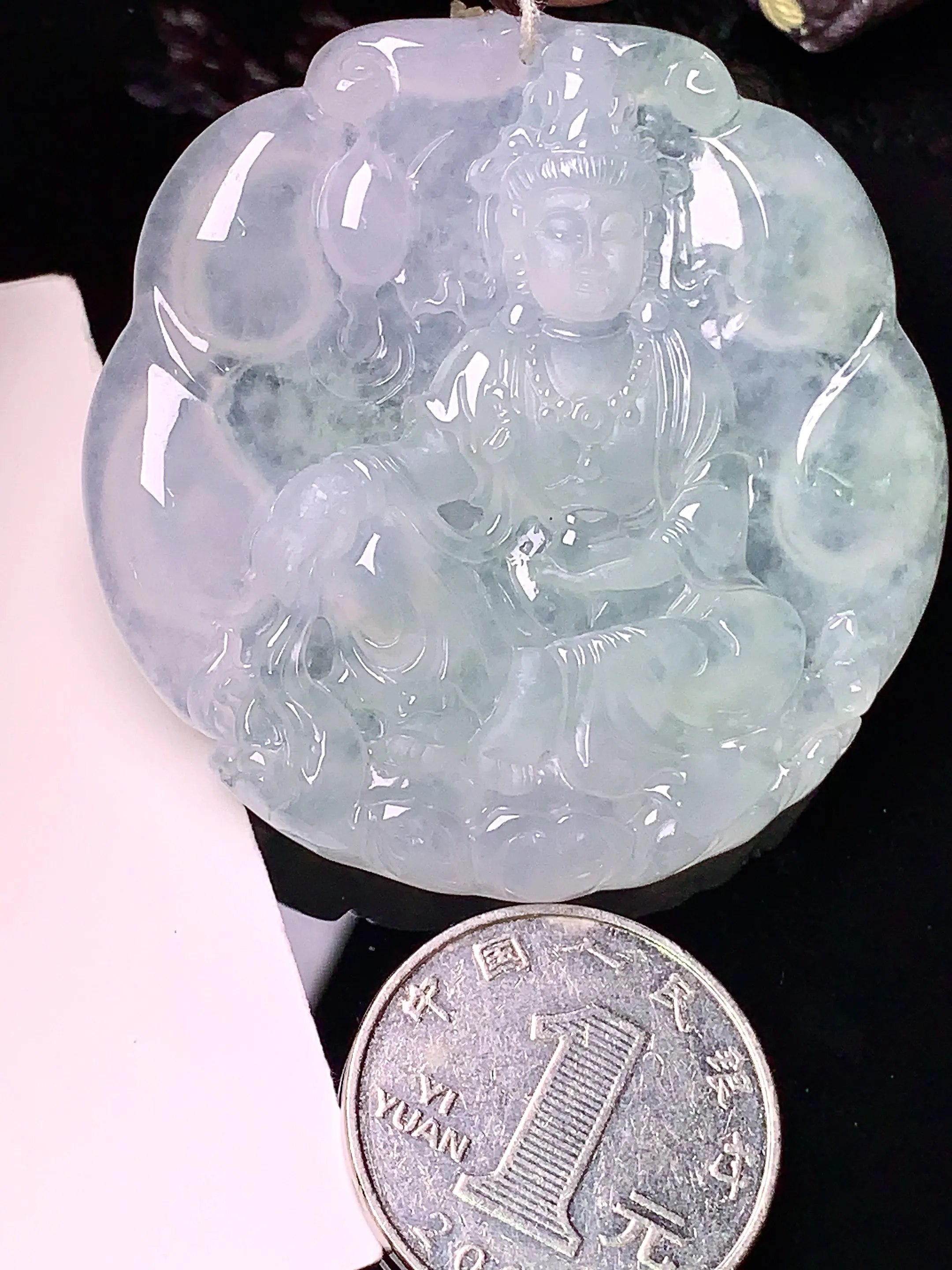 飘绿观音吊坠 玉质细腻 色泽清新艳丽 整体尺寸52.5*6