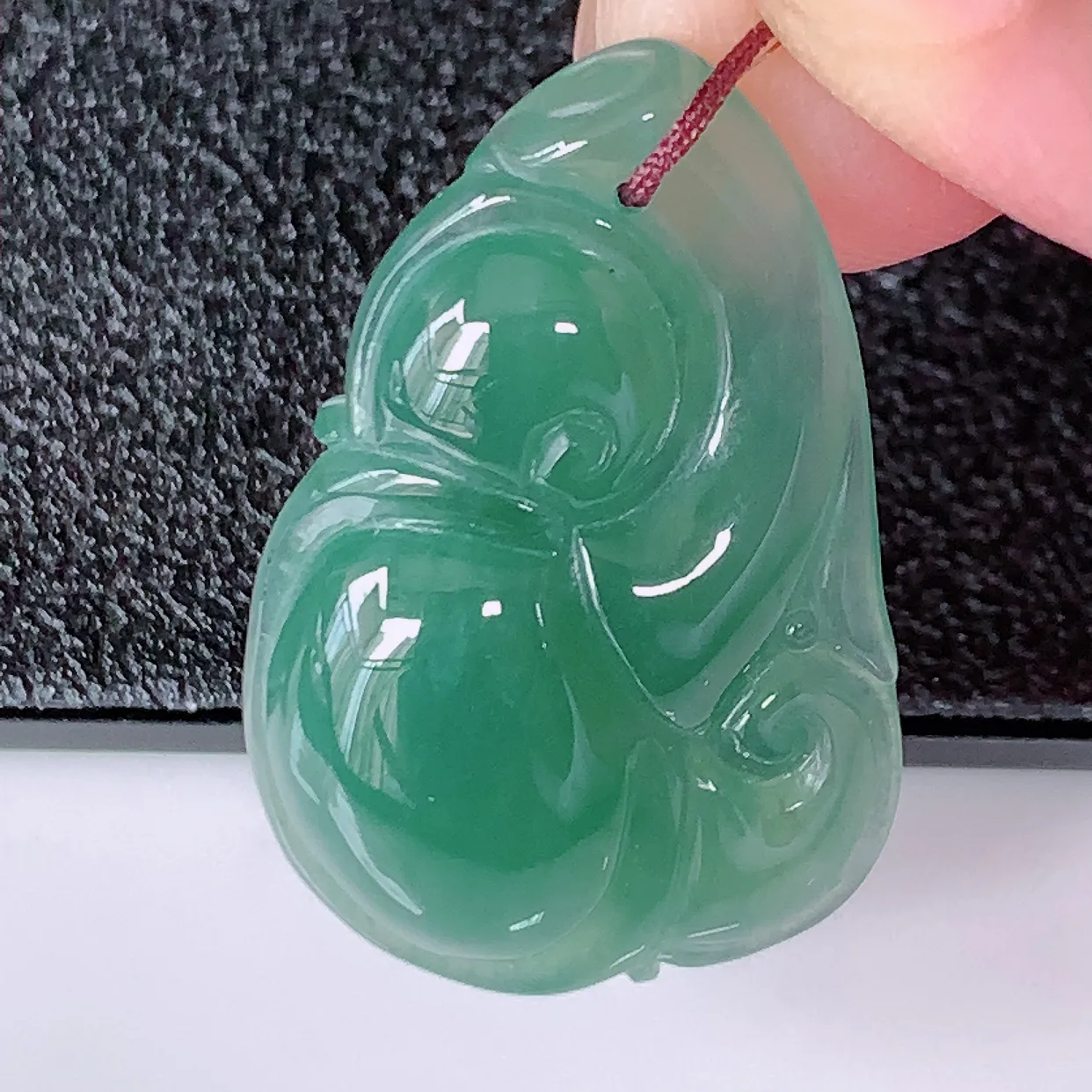 自然光实拍，冰种满色翡翠如意吊坠，上身效果非常美，饱满大气，工艺美，万事如意，如意一生，#81.13