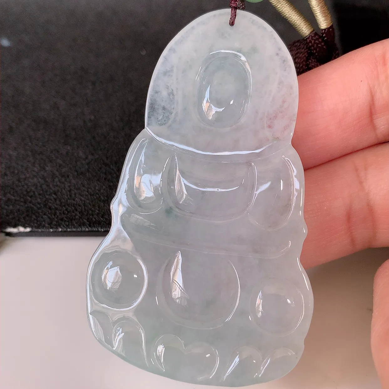 自然光实拍，大件厚装冰观音吊坠，翡翠保平安观音，玉质莹润，佩戴佳品，#46.13