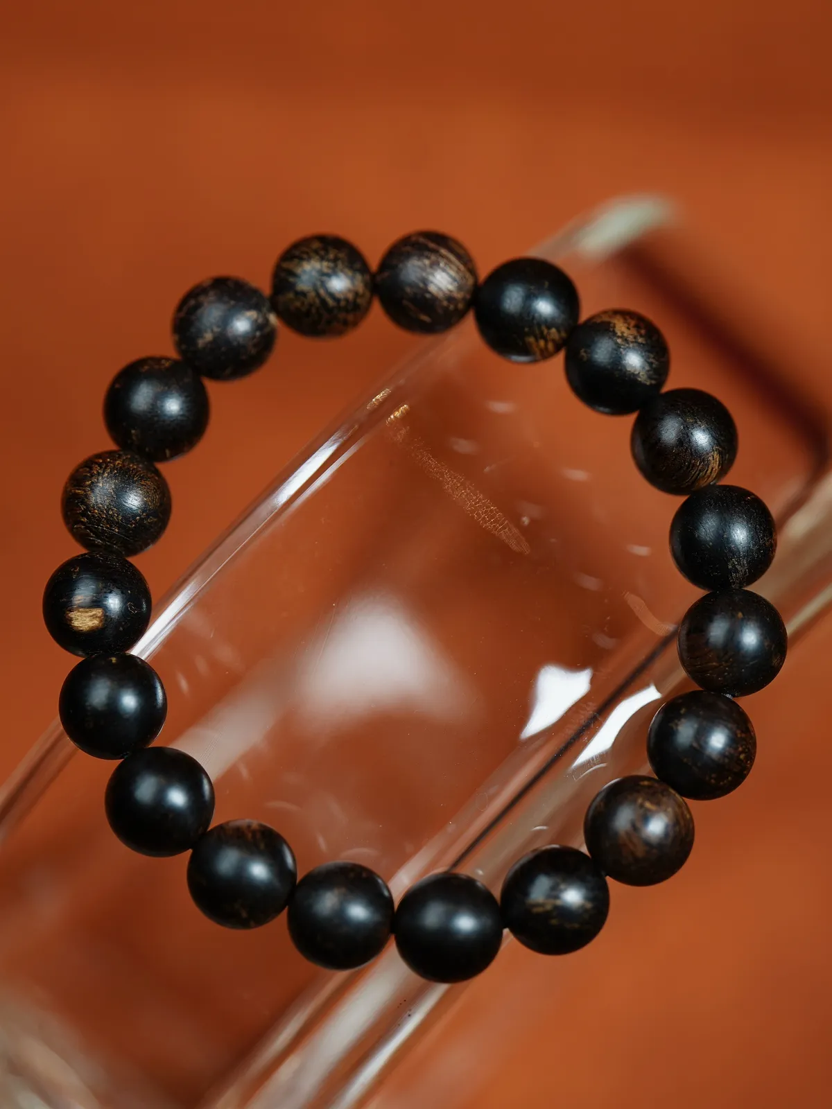 【达拉干黑棋沉水·10mm】12.3 克

星洲霸主达拉干油脂凝如墨玉，质地细腻油润，
香韵初闻是清