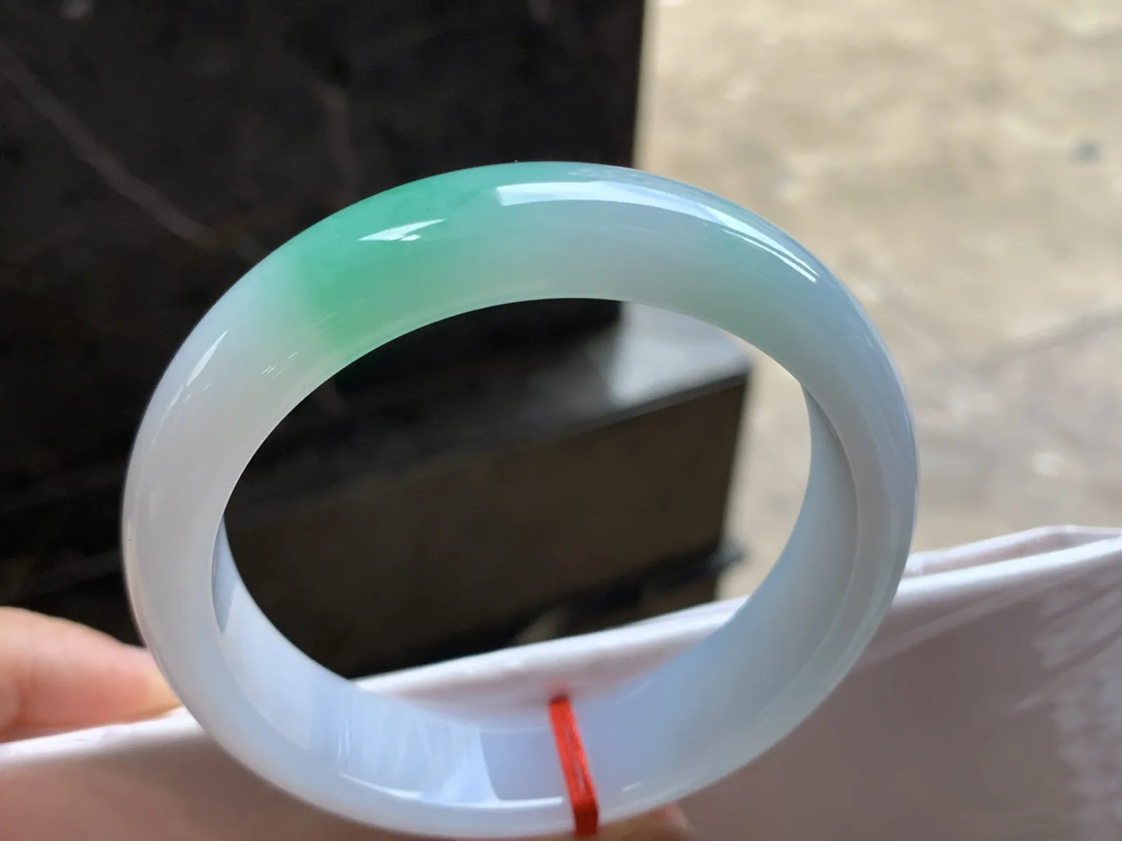 59-15-8.5

带色手镯^_^底妆清新细腻 亮眼